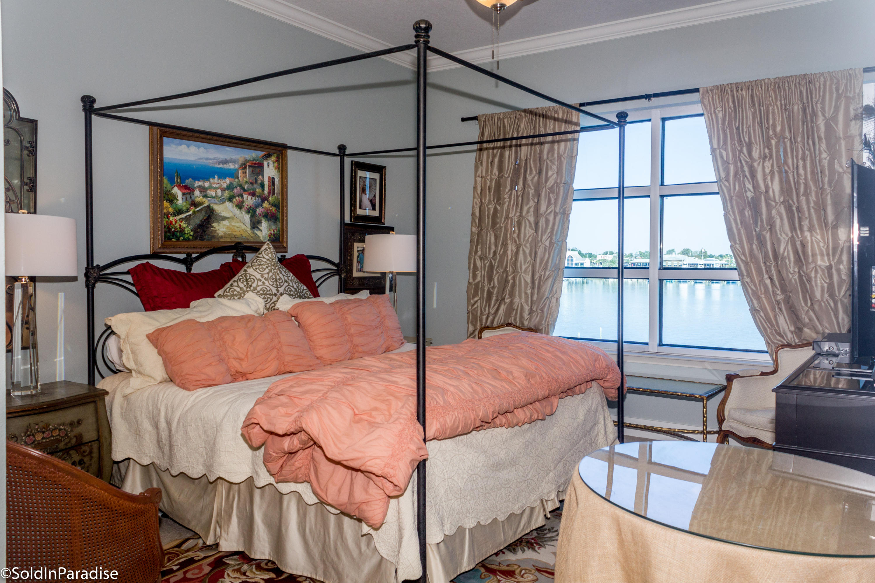 HARBOR LIGHTS - Residential