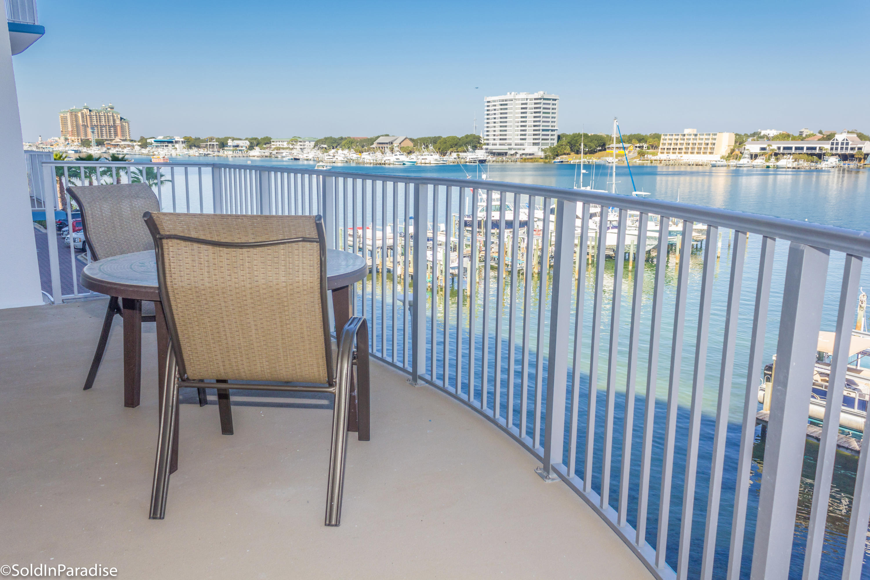 HARBOR LIGHTS - Residential