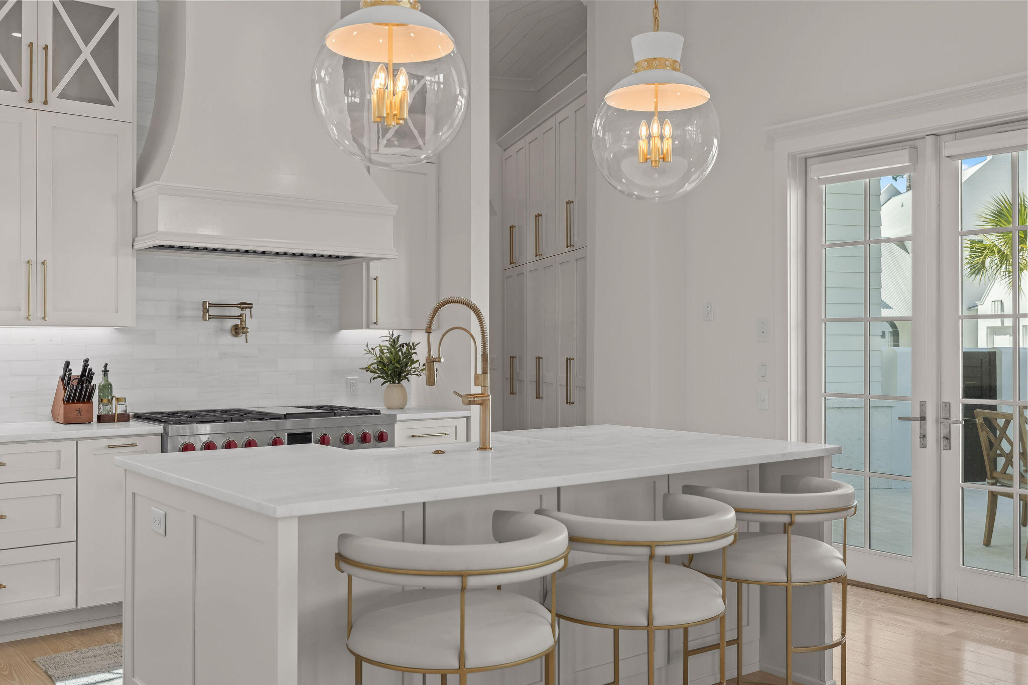 CHURCHILL OAKS - Residential