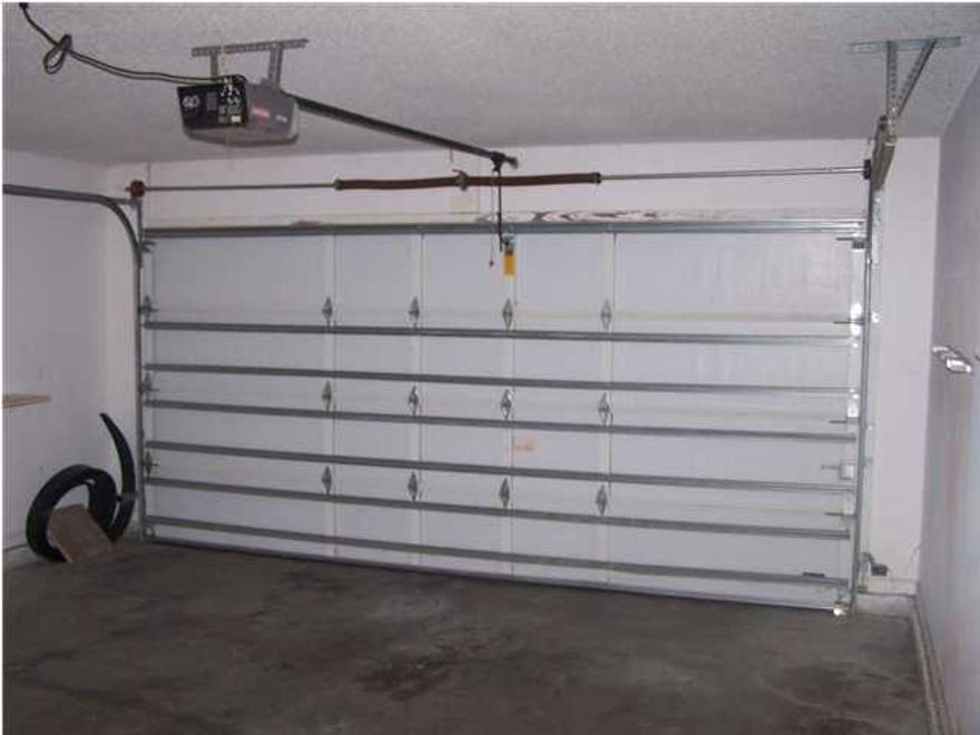 Fresh paint in this adorable home in the Green Acres area.  Centrally located to both Hurlburt Field and Eglin AFB with easy access to Fort Walton Beach shopping and dining.  New carpet in the bedrooms and tile thought the rest of the home. Call today for a showing!