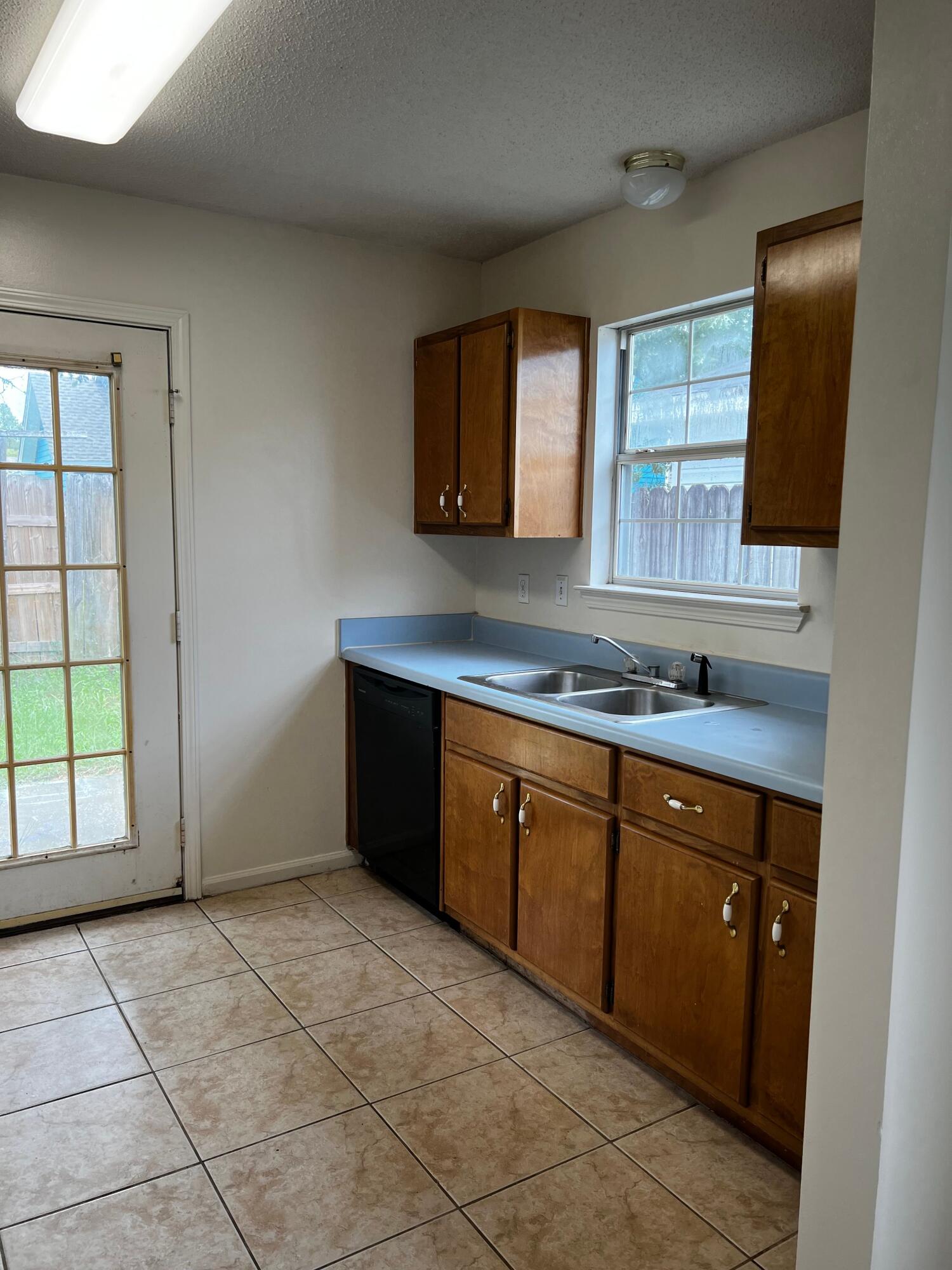 SWEETBRIAR STATION S/D - Residential Lease