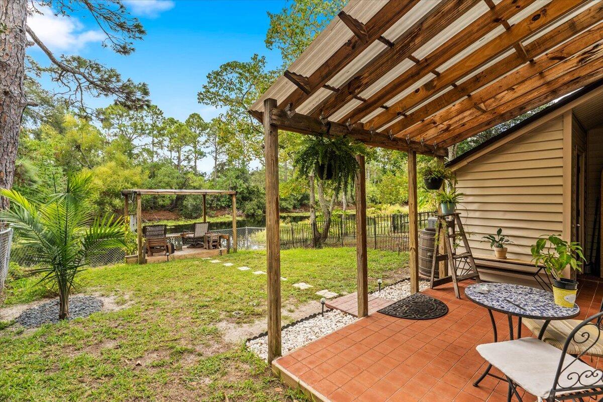 CLOVERDALE LAKE - Residential