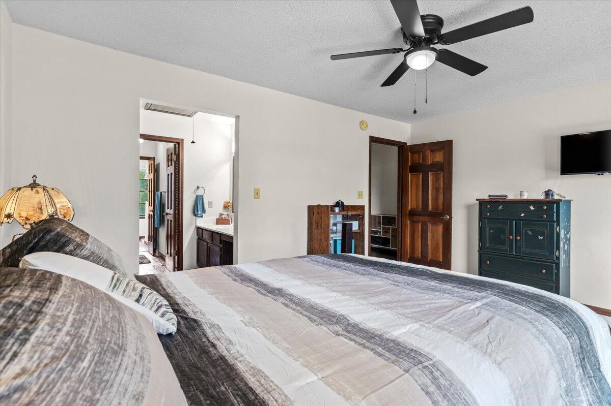 CLOVERDALE LAKE - Residential