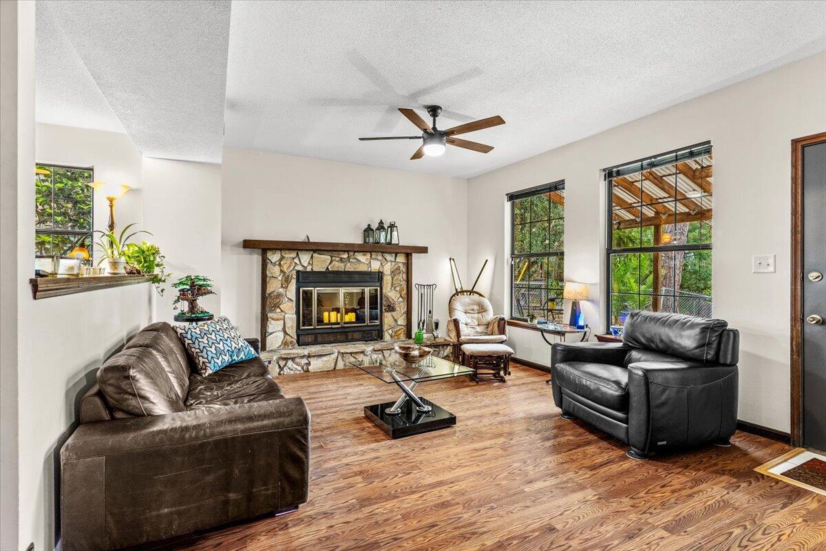 CLOVERDALE LAKE - Residential