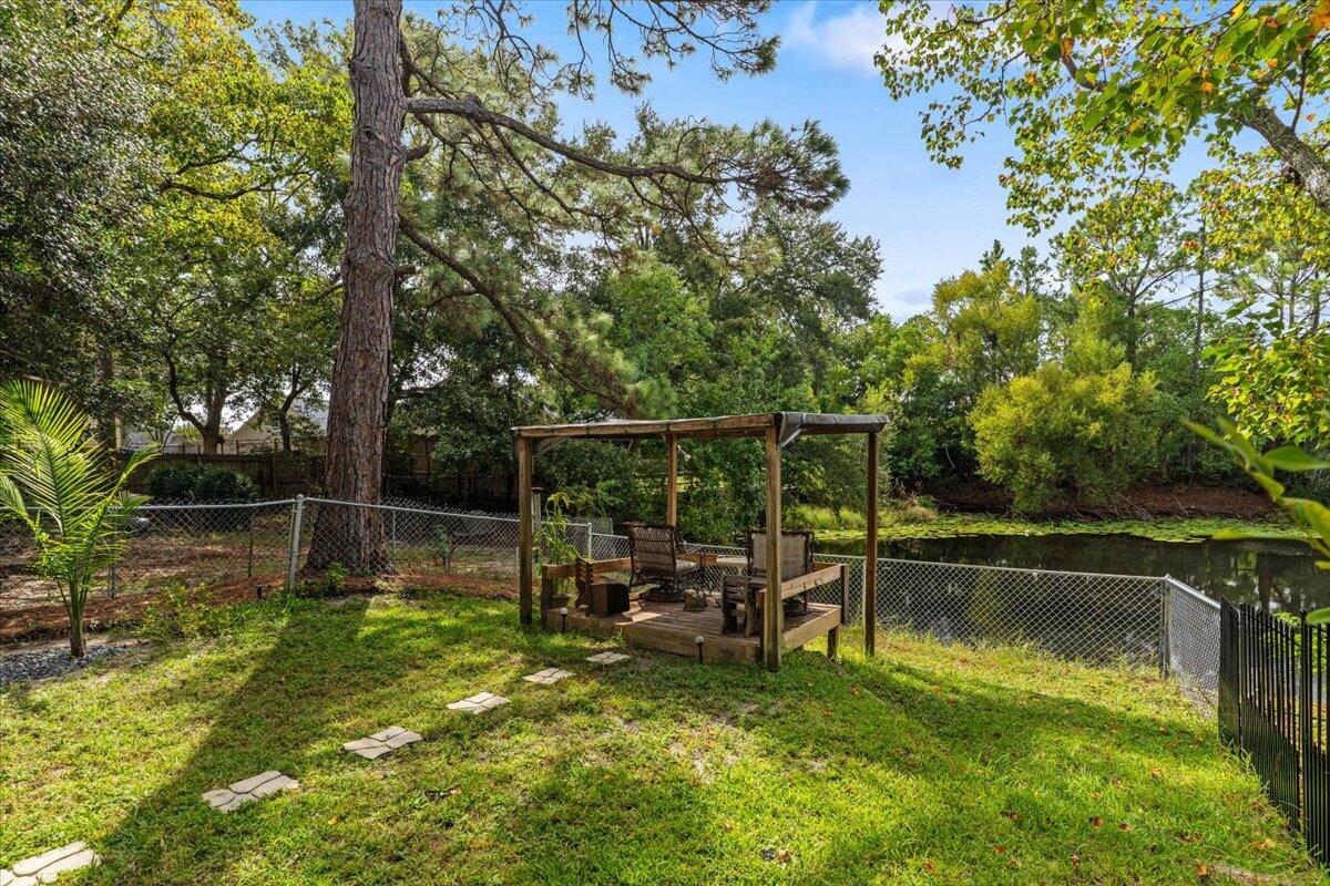 CLOVERDALE LAKE - Residential