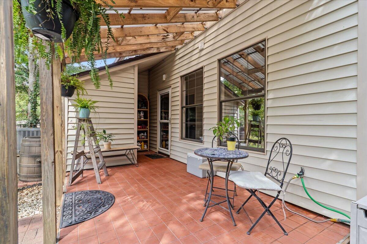 CLOVERDALE LAKE - Residential