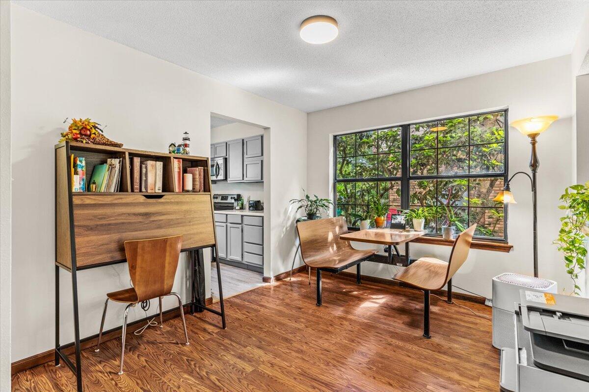 CLOVERDALE LAKE - Residential