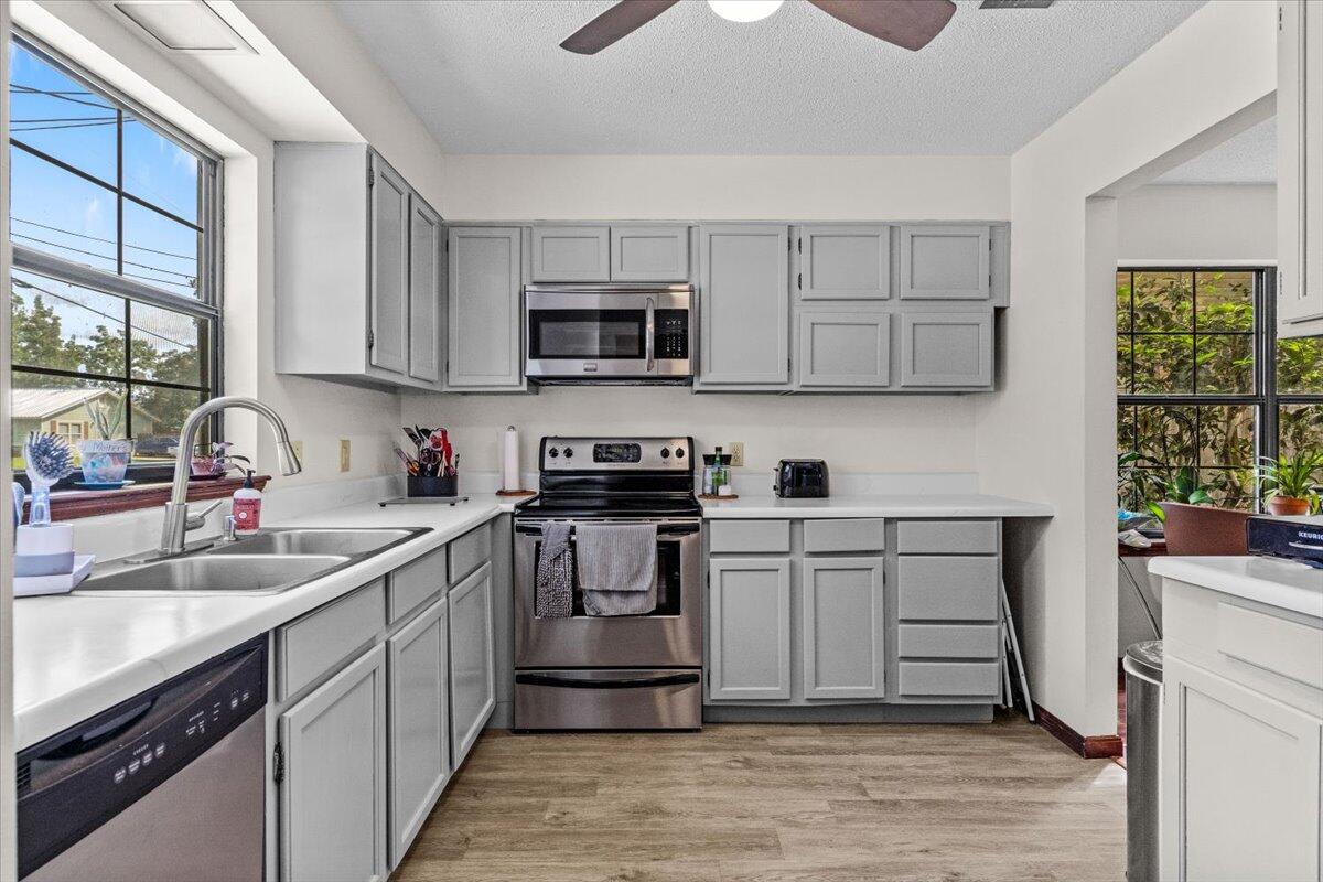 CLOVERDALE LAKE - Residential