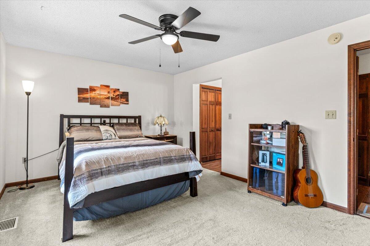 CLOVERDALE LAKE - Residential