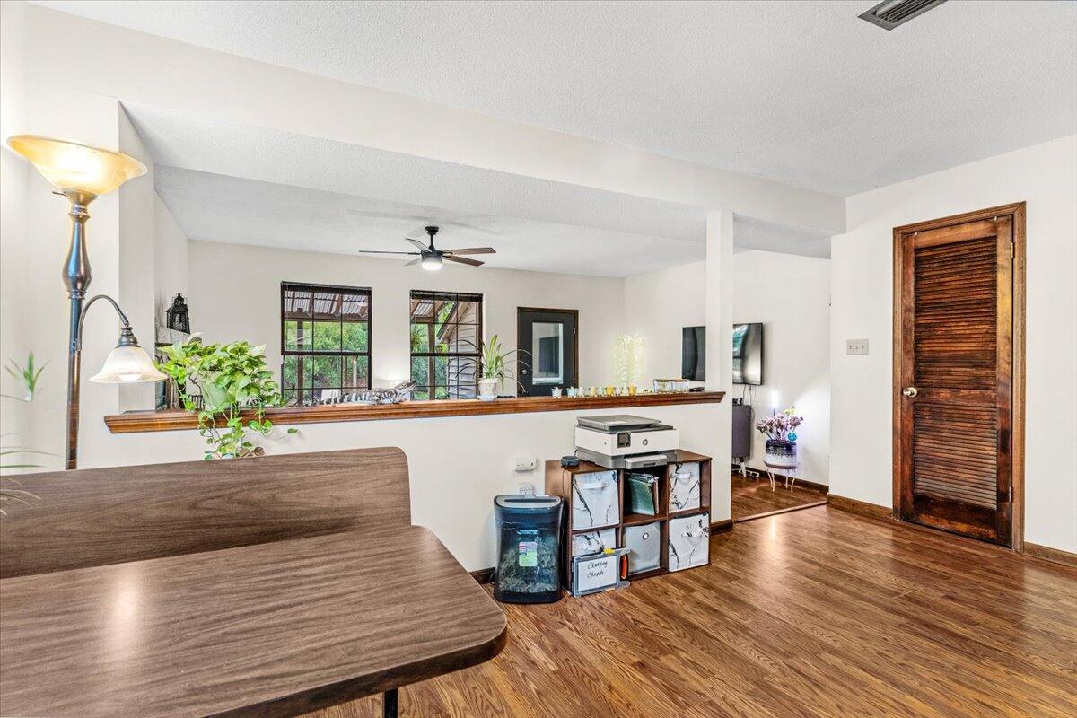 CLOVERDALE LAKE - Residential