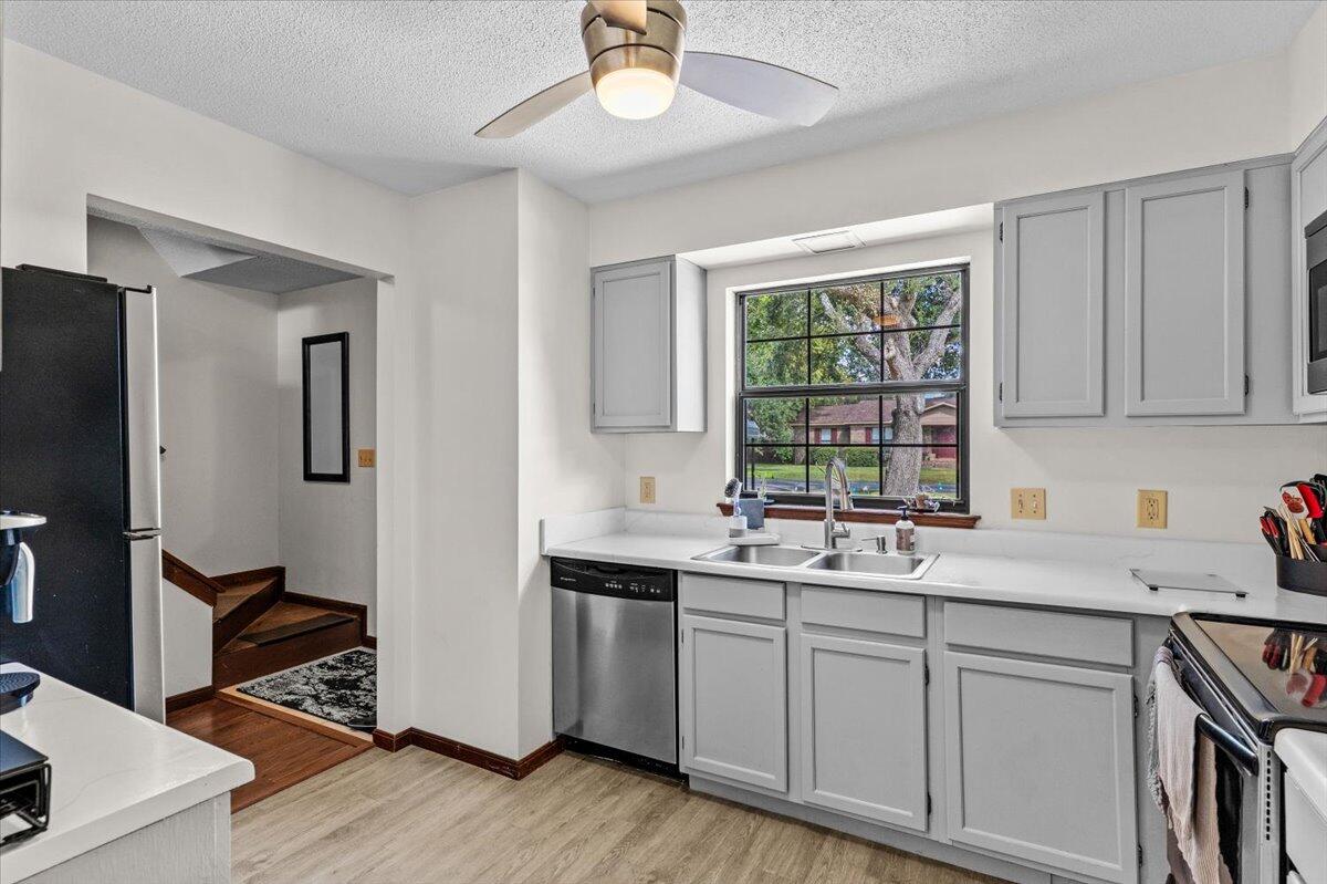 CLOVERDALE LAKE - Residential