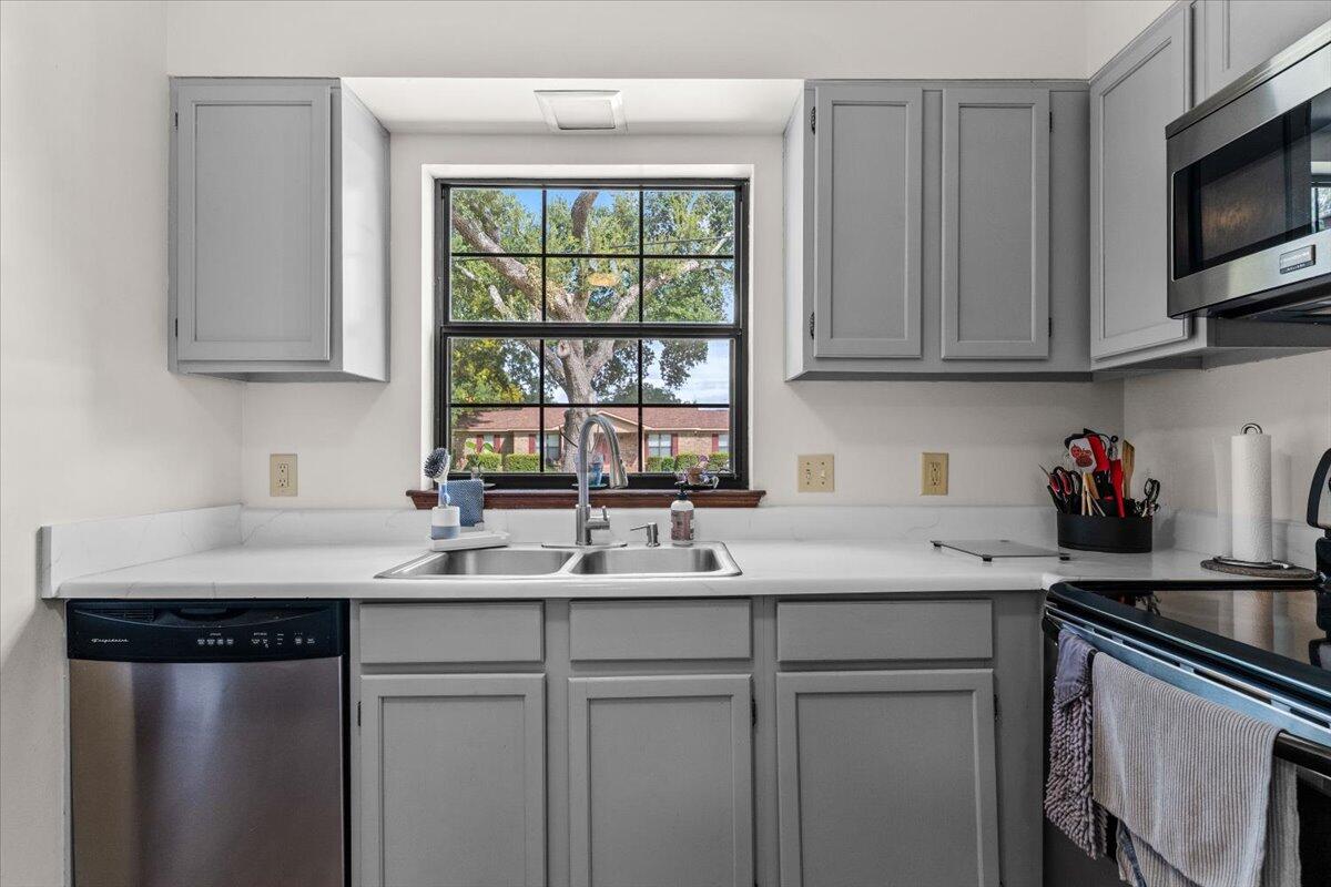 CLOVERDALE LAKE - Residential