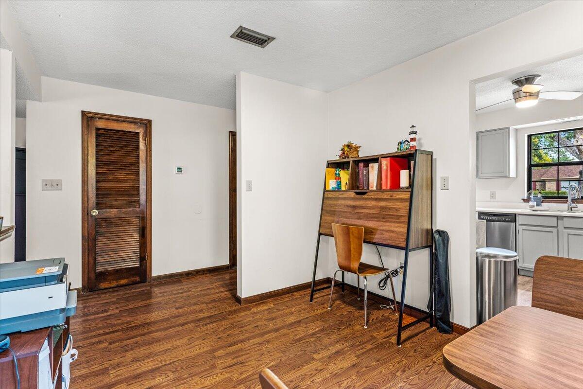 CLOVERDALE LAKE - Residential