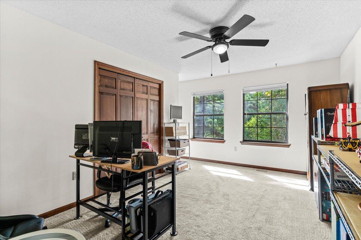 CLOVERDALE LAKE - Residential