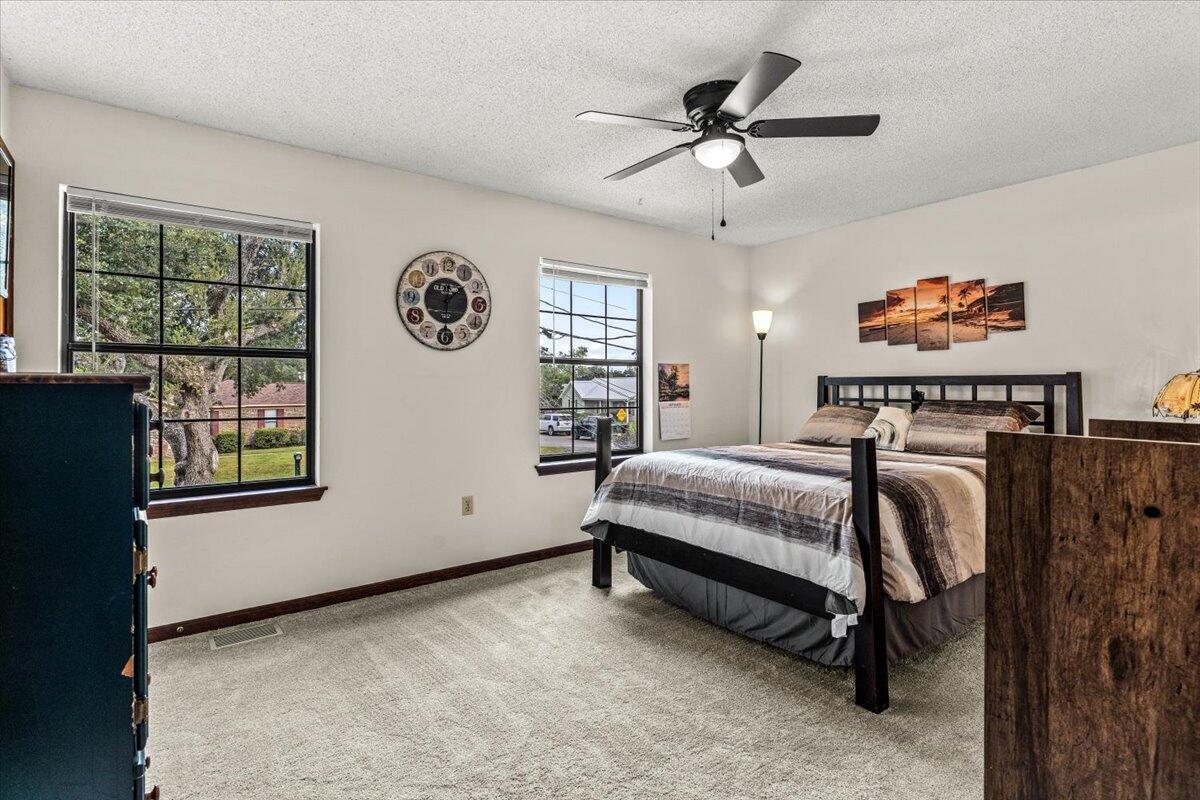 CLOVERDALE LAKE - Residential
