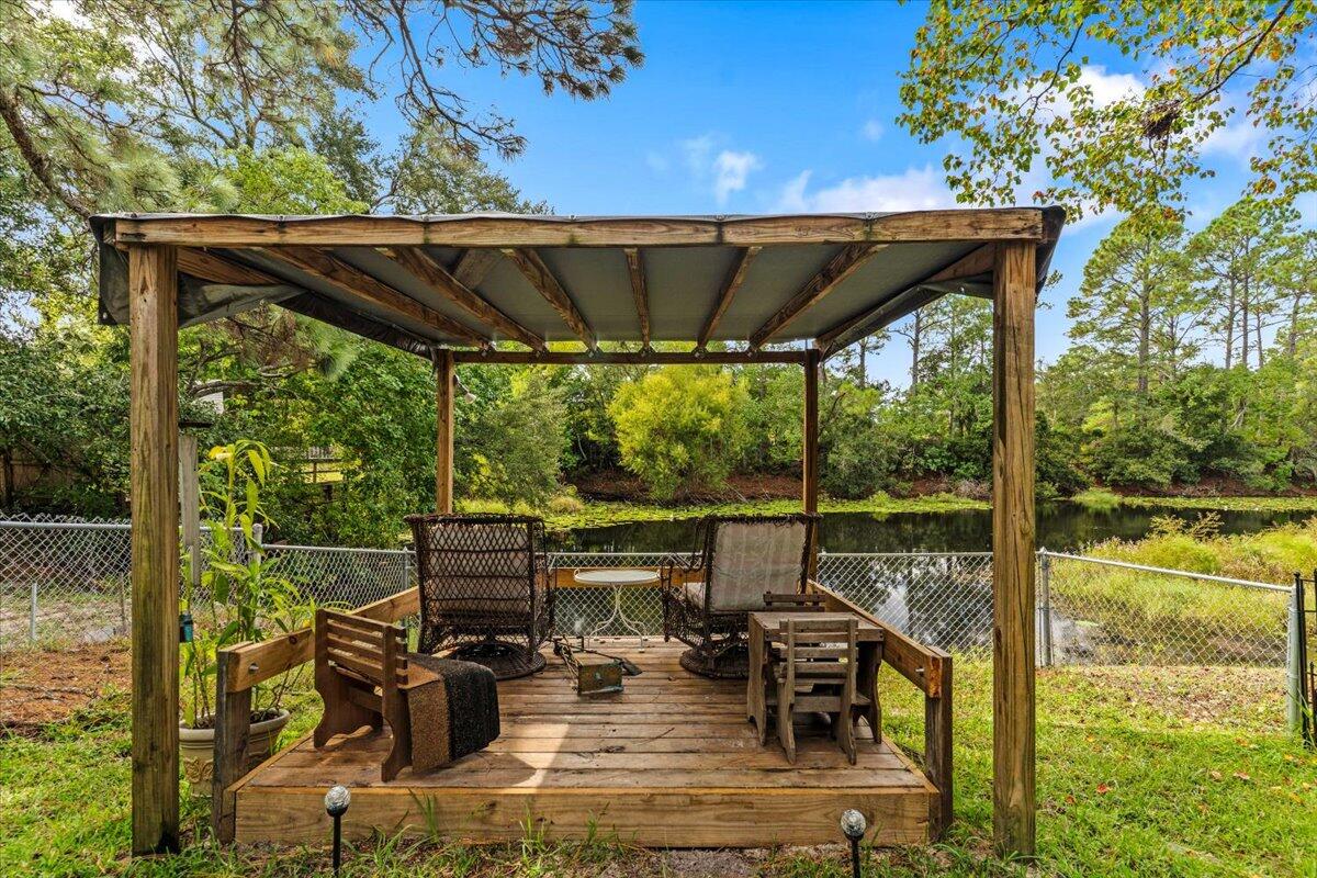 CLOVERDALE LAKE - Residential