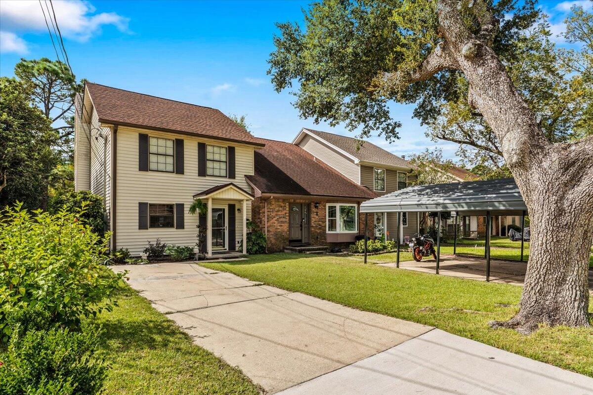 CLOVERDALE LAKE - Residential