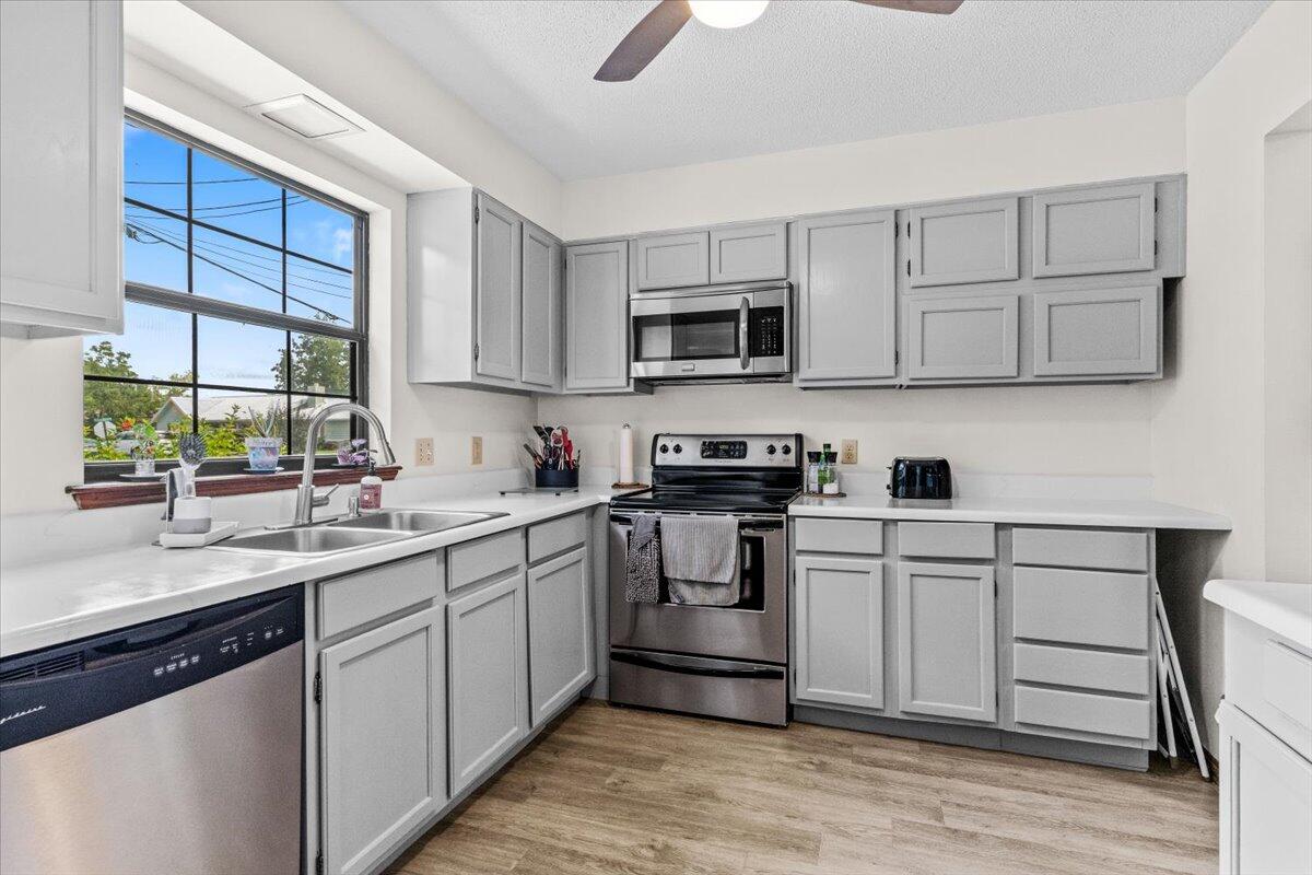 CLOVERDALE LAKE - Residential