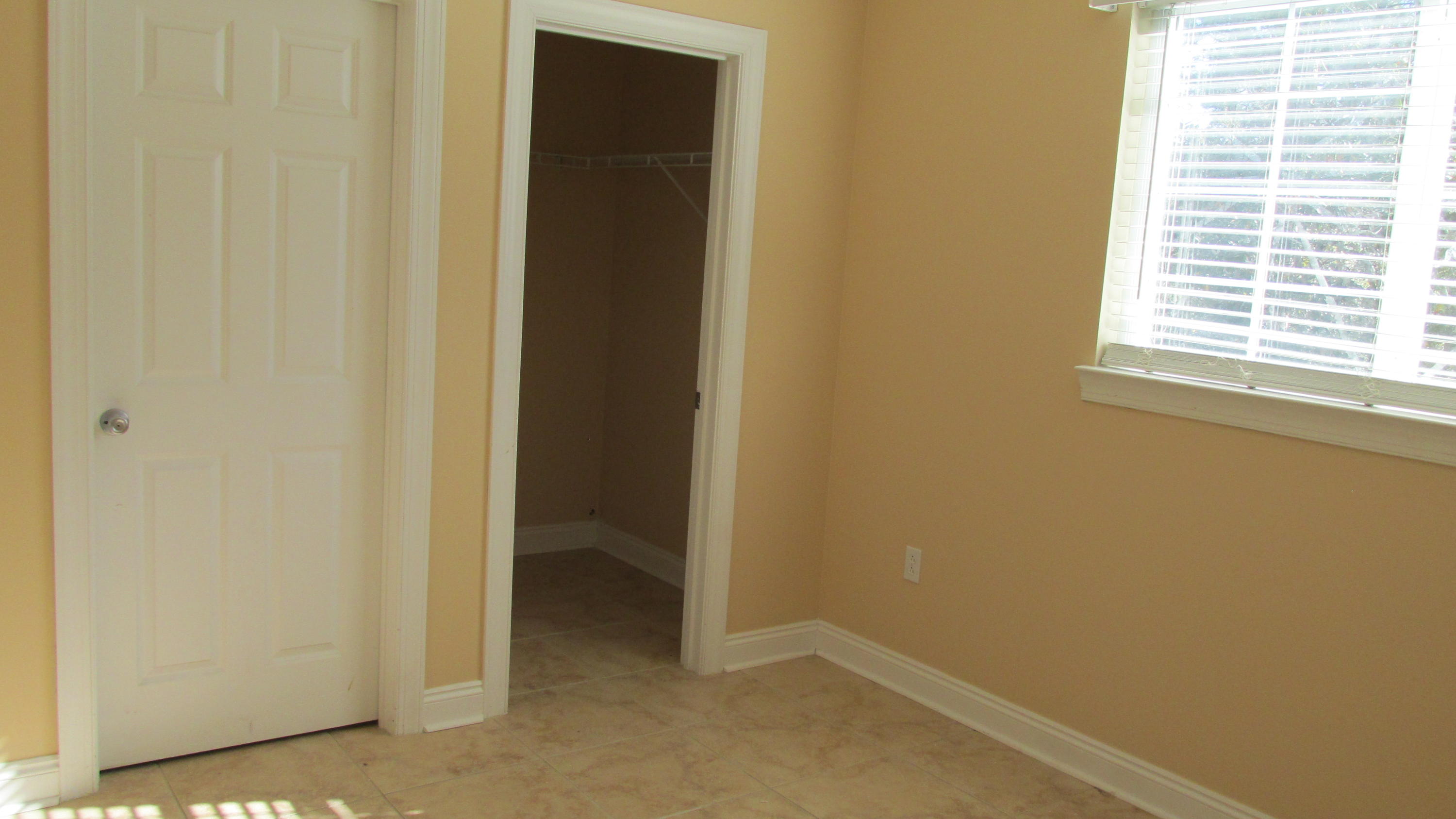 SANDAL BEACH - Residential Lease