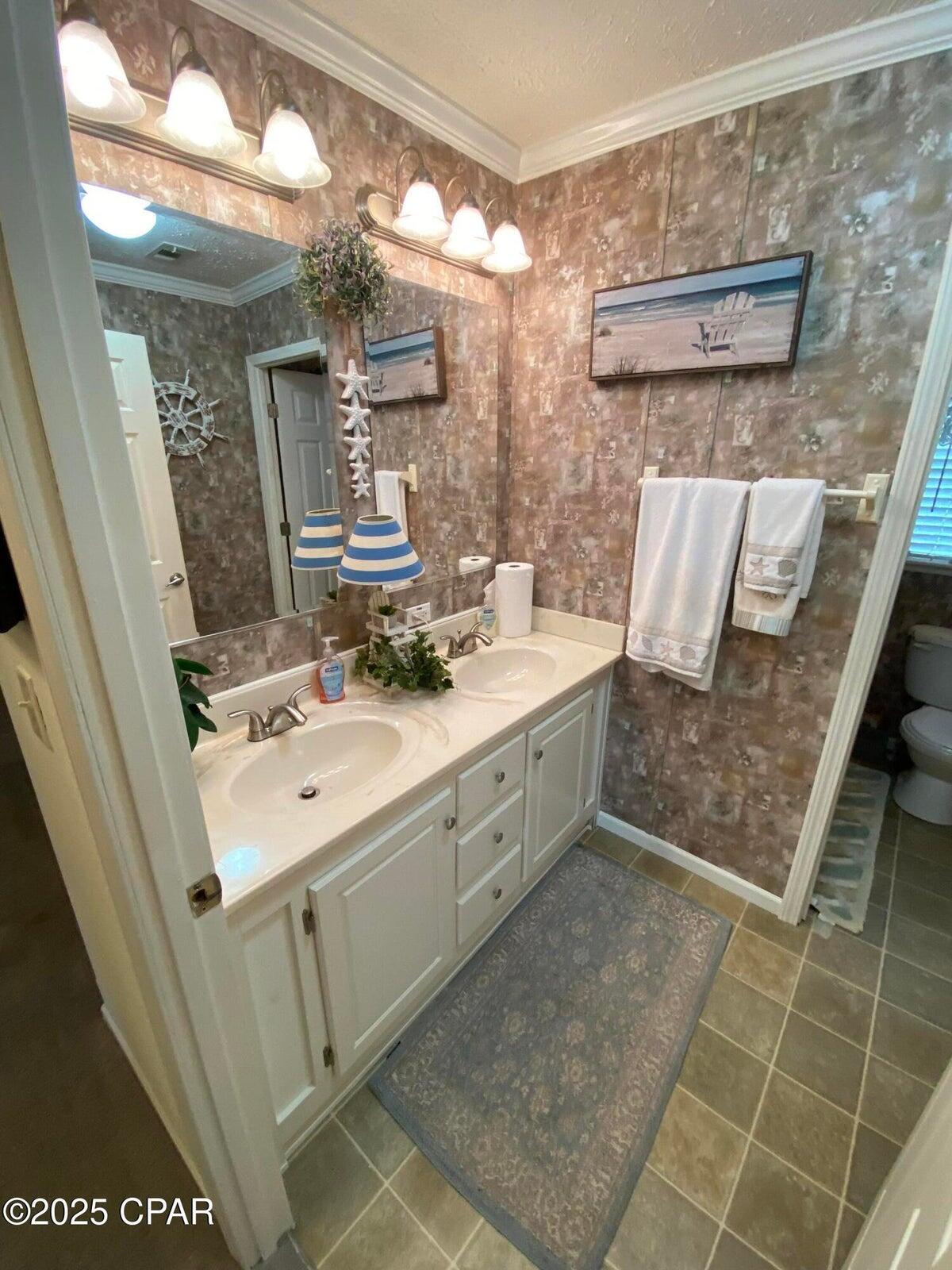 White Western Springs Unit 1 - Residential