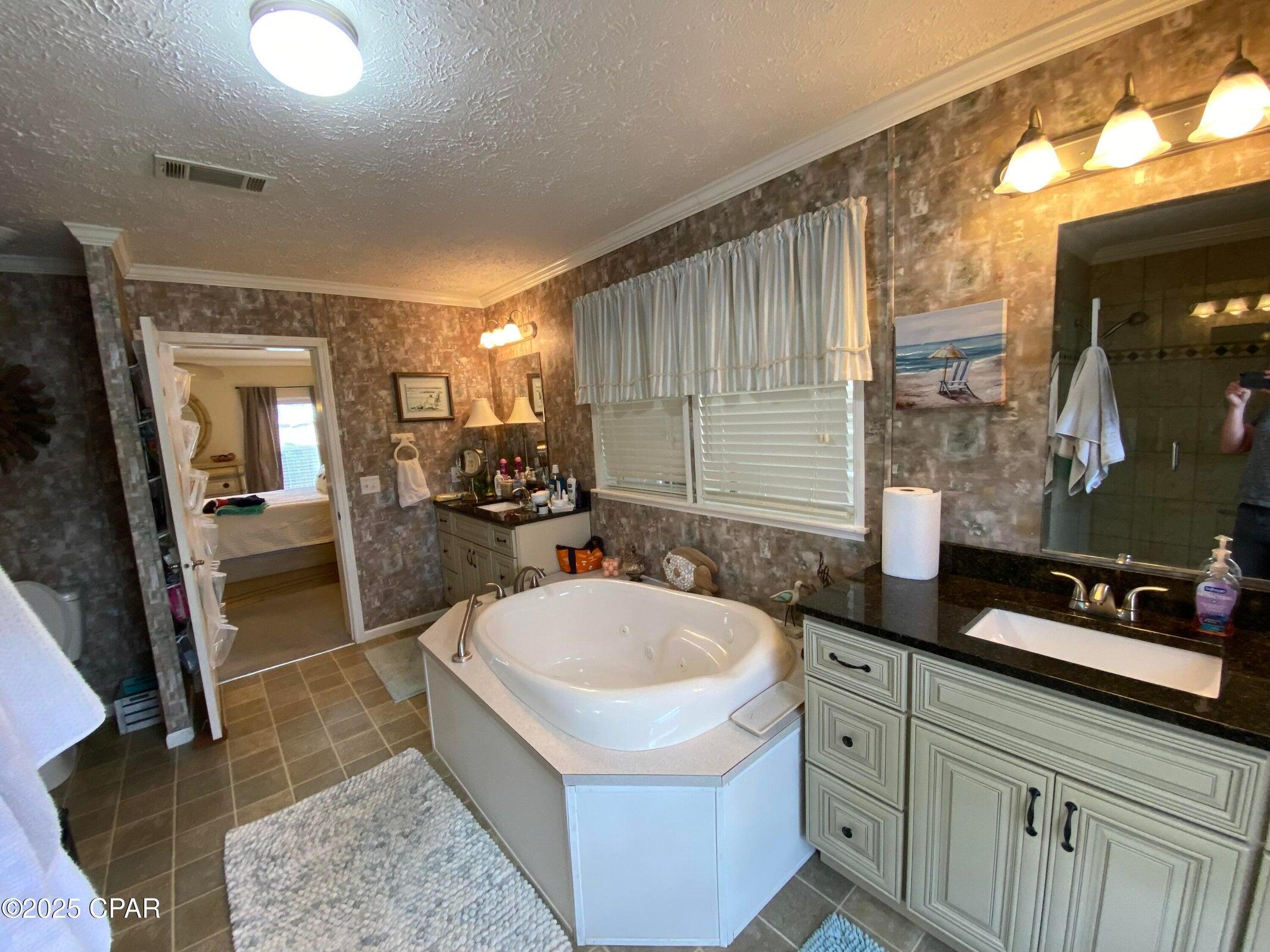 White Western Springs Unit 1 - Residential