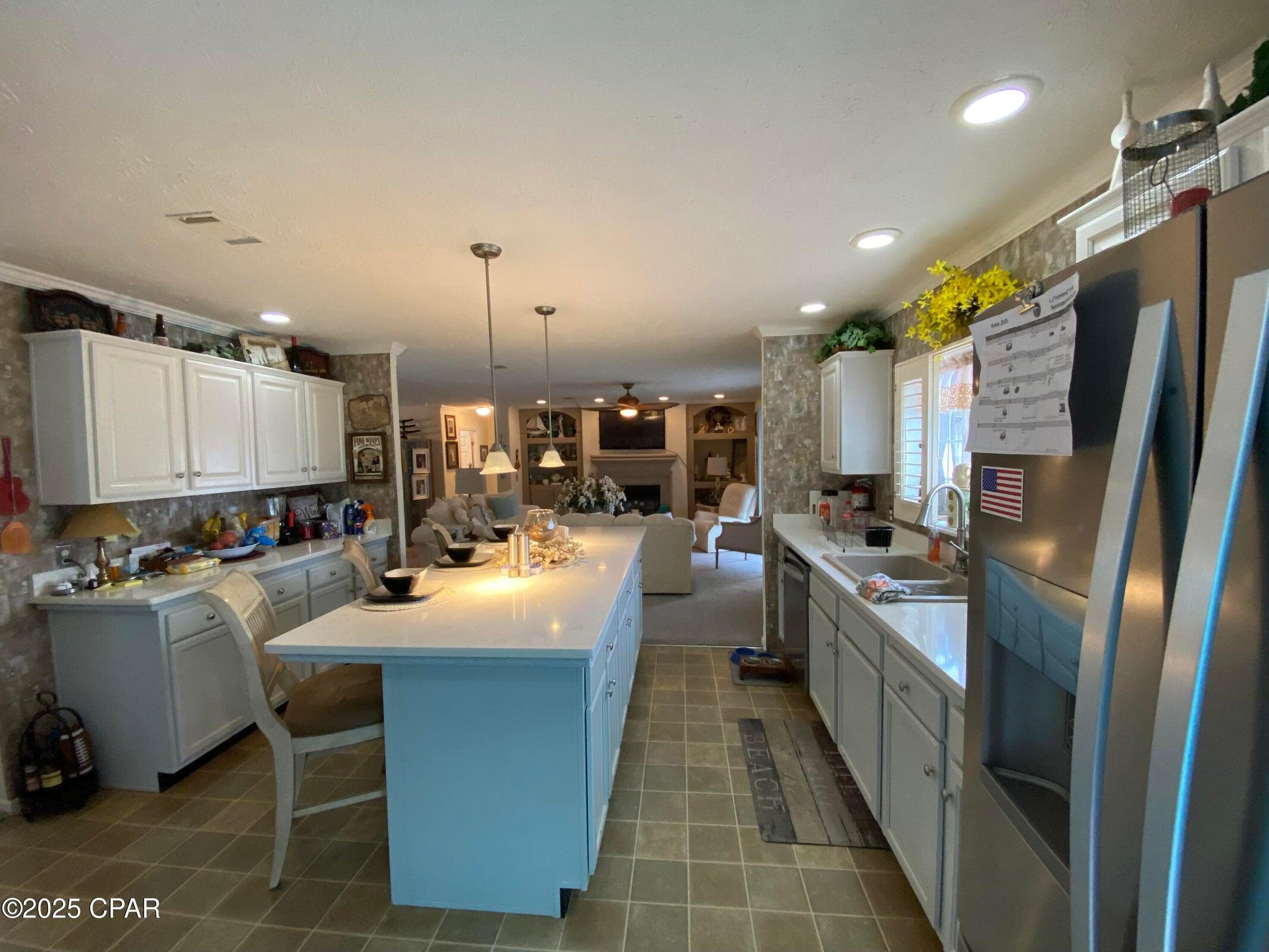White Western Springs Unit 1 - Residential