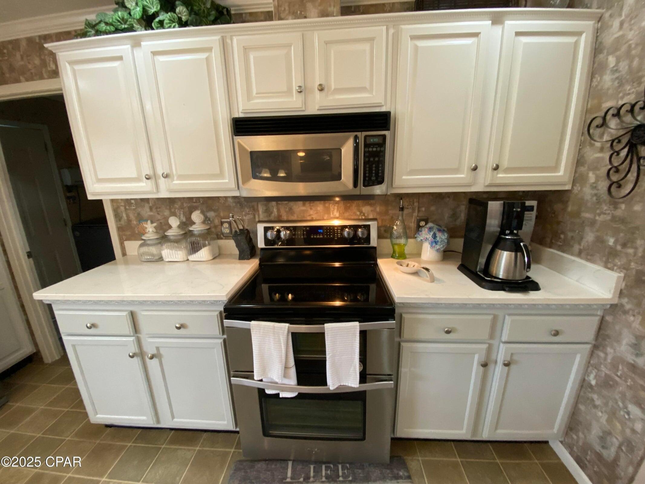 White Western Springs Unit 1 - Residential