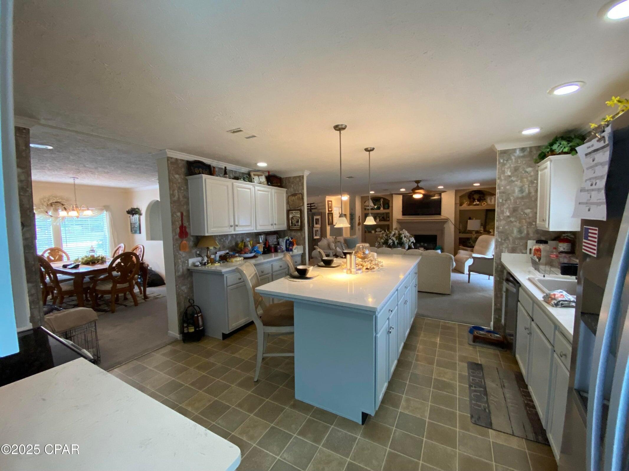 White Western Springs Unit 1 - Residential