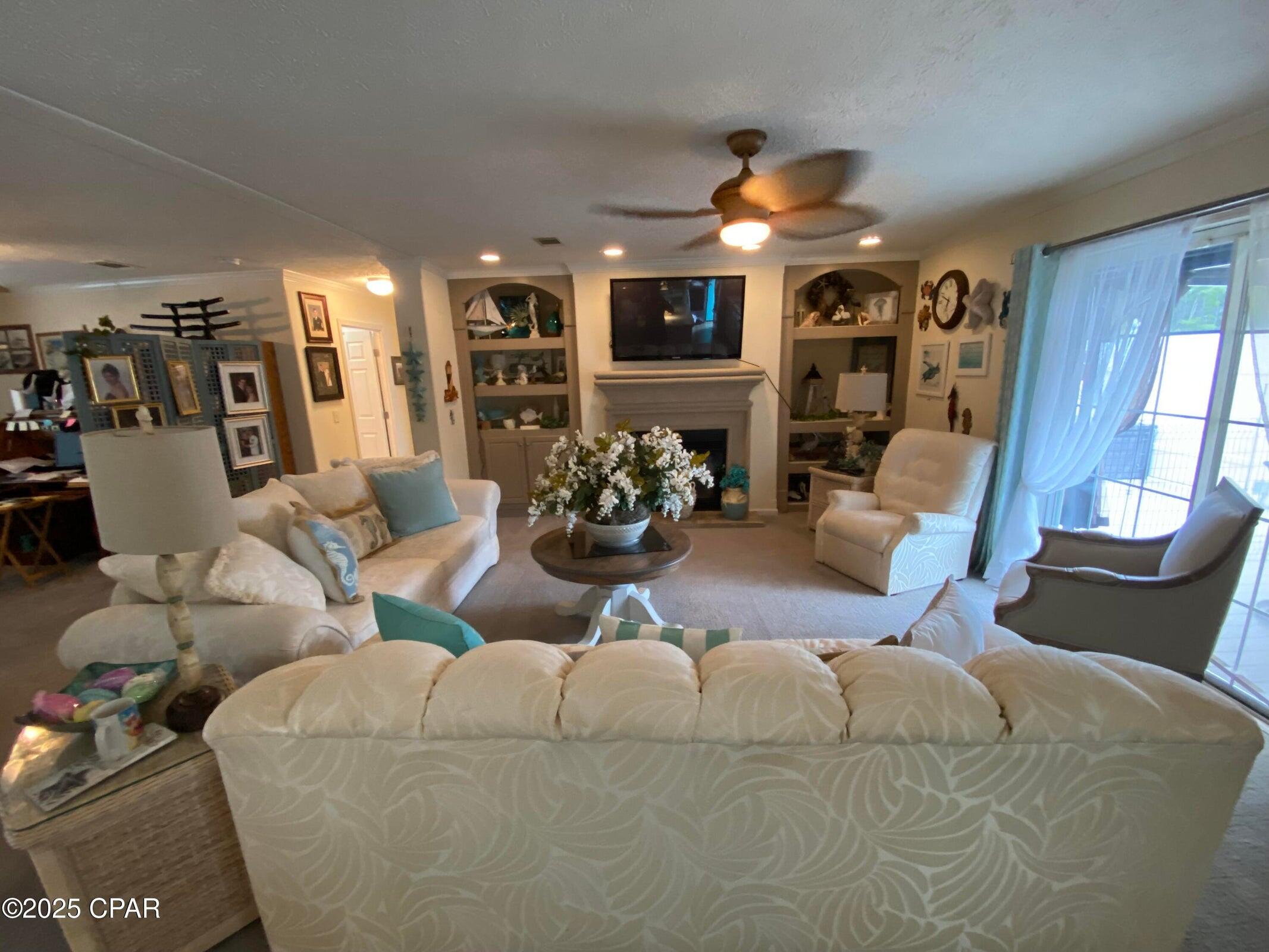 White Western Springs Unit 1 - Residential
