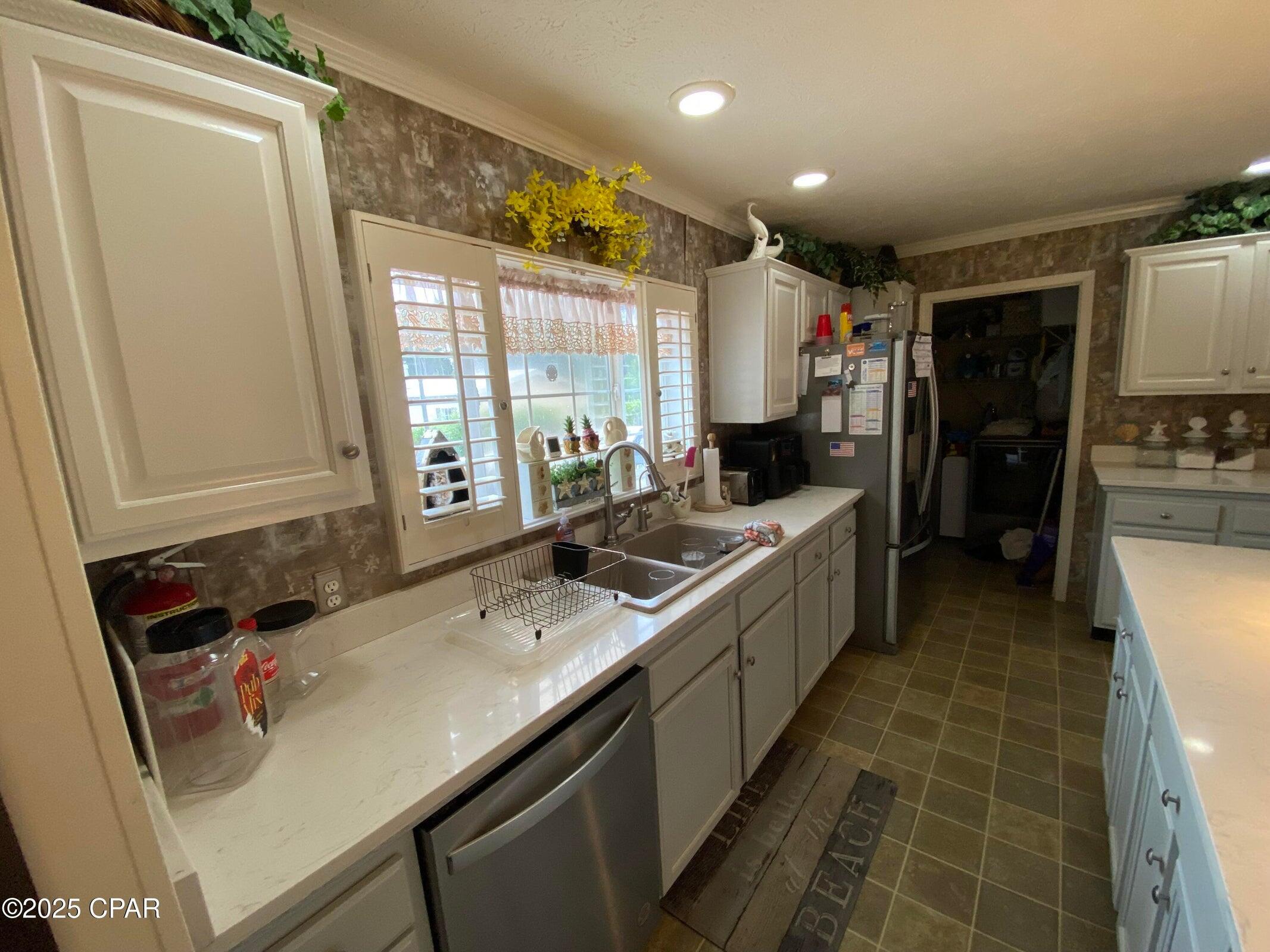 White Western Springs Unit 1 - Residential