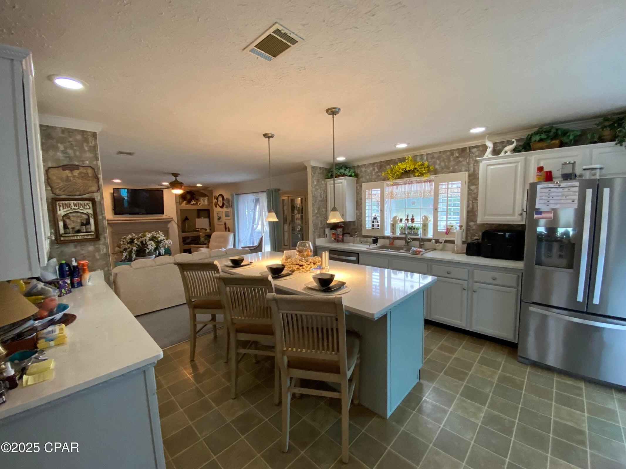 White Western Springs Unit 1 - Residential