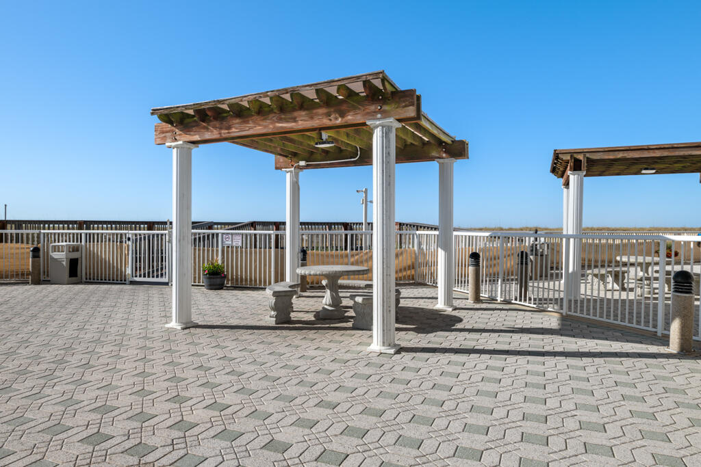 SUMMERWIND CONDOS - Residential
