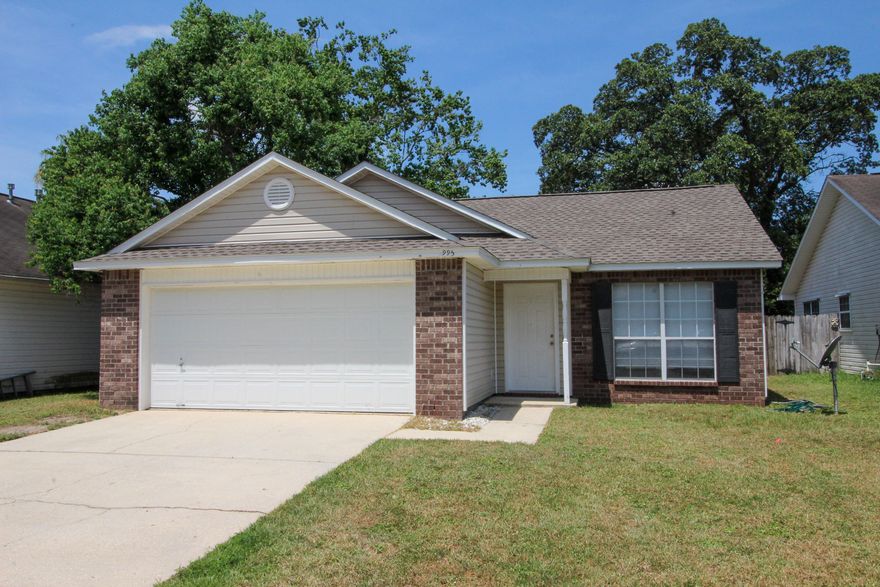 Cozy 3 Bedroom, 2 Bath home in the heart of Fort Walton Beach! This home features an open floor plan! Conveniently Located minutes from Eglin, Hurlburt and shopping. Master Bedroom suite with double walk in closets. Do not miss your opportunity to come by and take a peek!