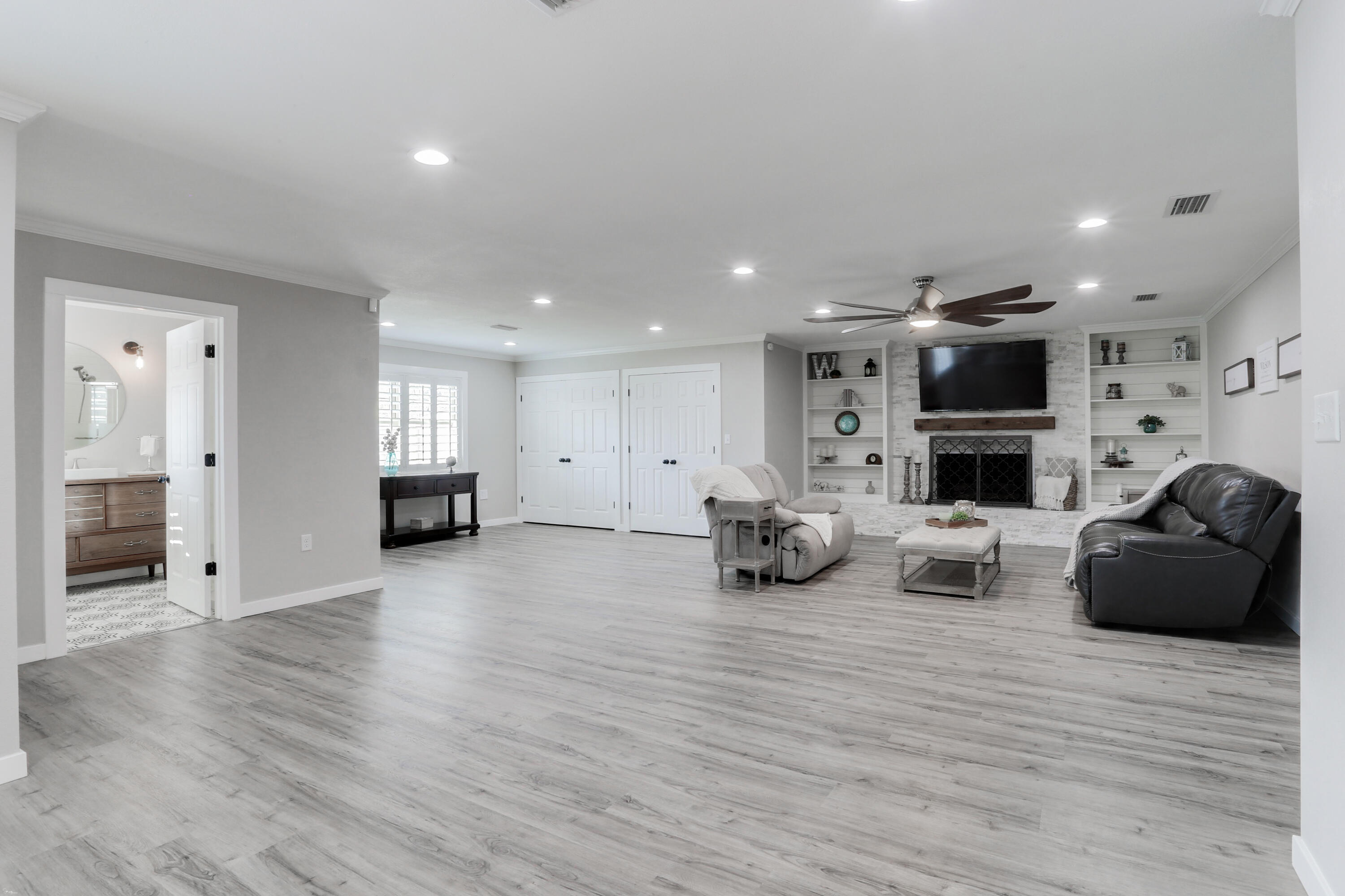 LAKE LORRAINE ESTATES - Residential