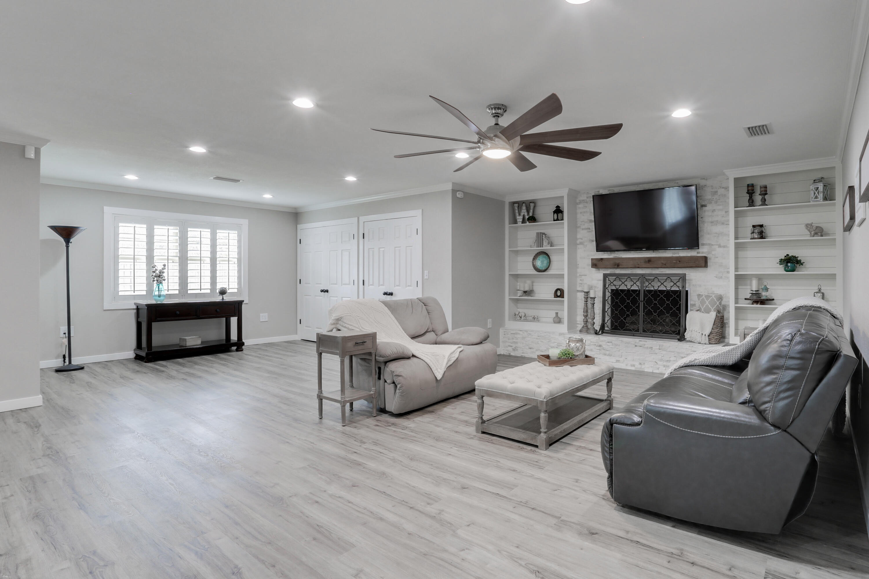 LAKE LORRAINE ESTATES - Residential