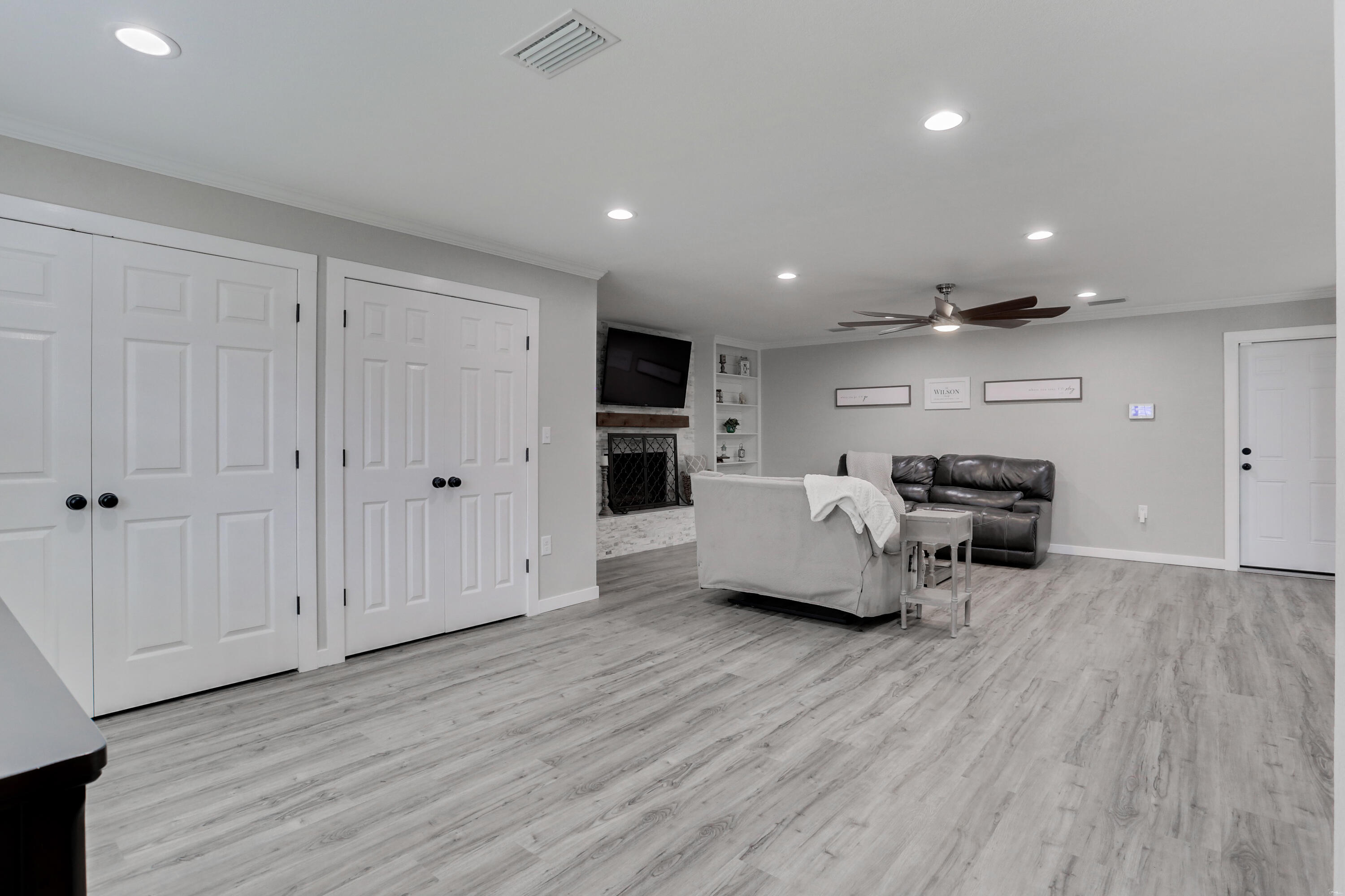 LAKE LORRAINE ESTATES - Residential