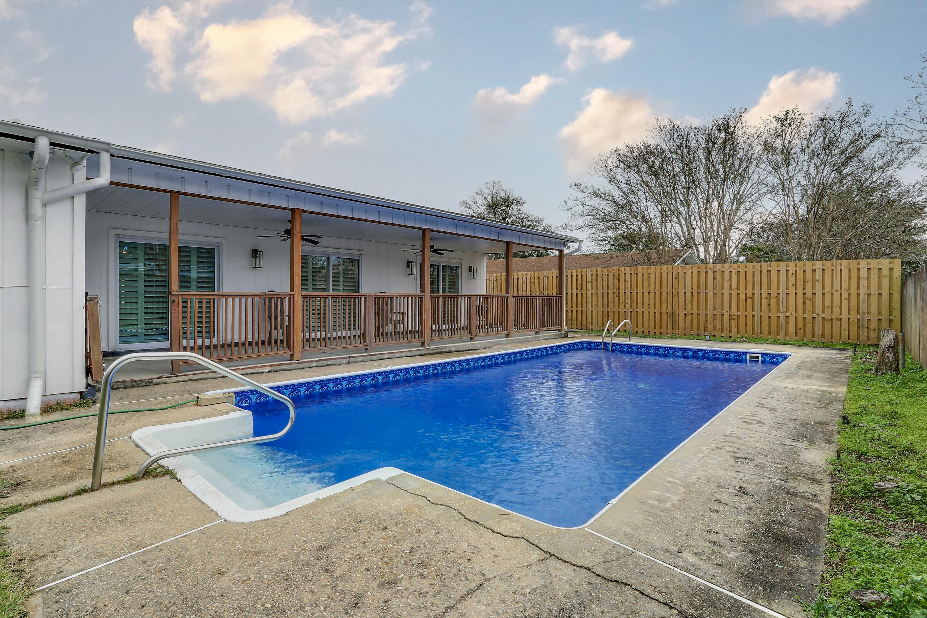 LAKE LORRAINE ESTATES - Residential