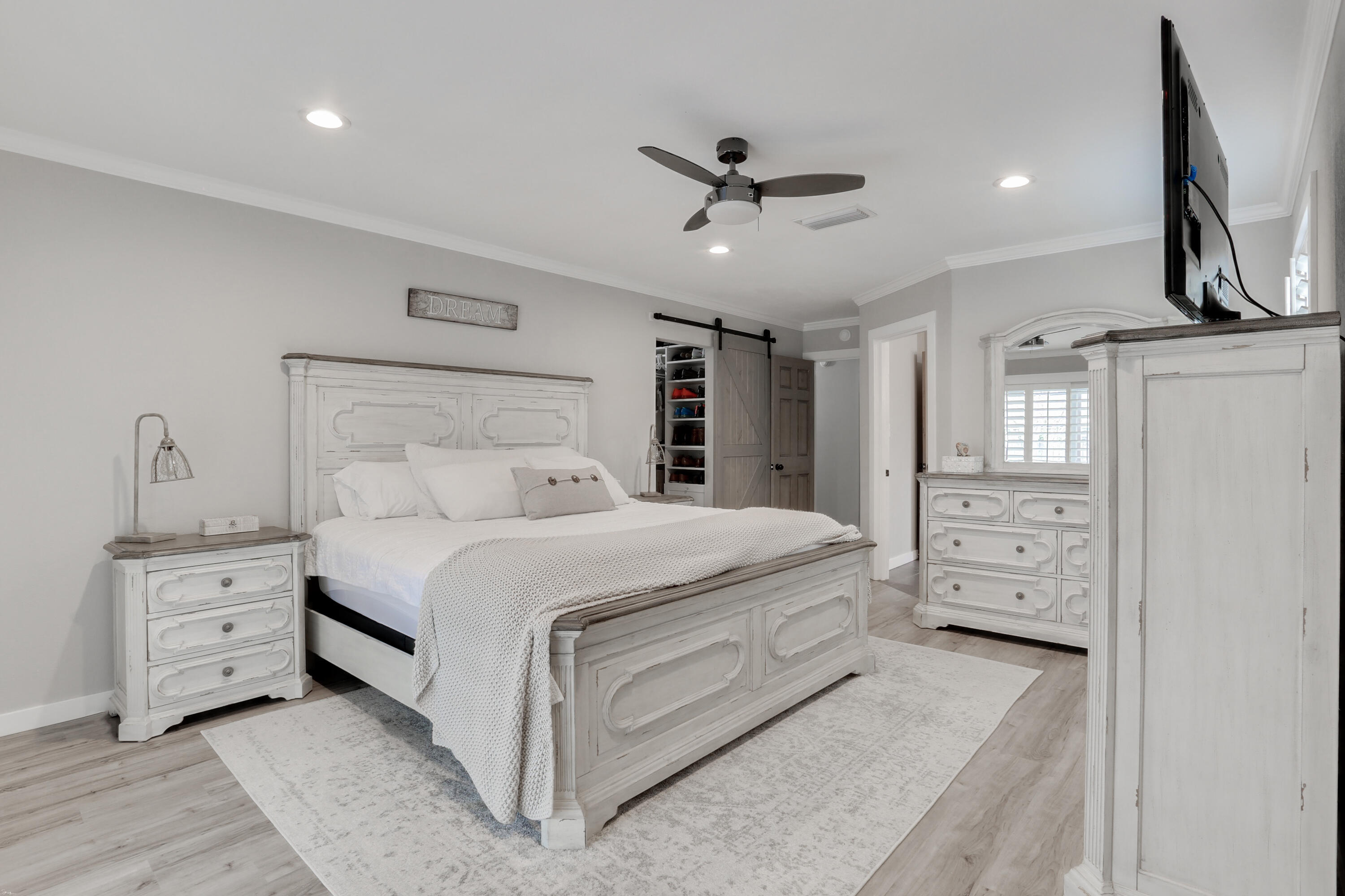 LAKE LORRAINE ESTATES - Residential