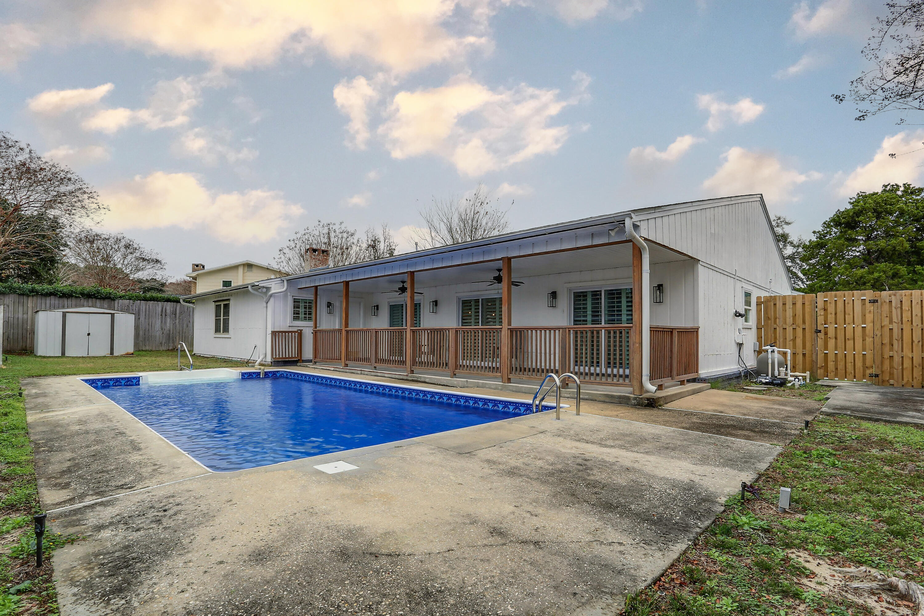 LAKE LORRAINE ESTATES - Residential