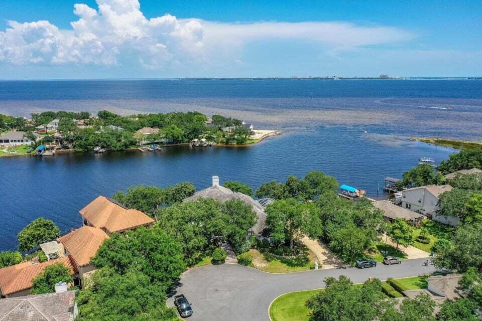 LAKE POINTE - Residential