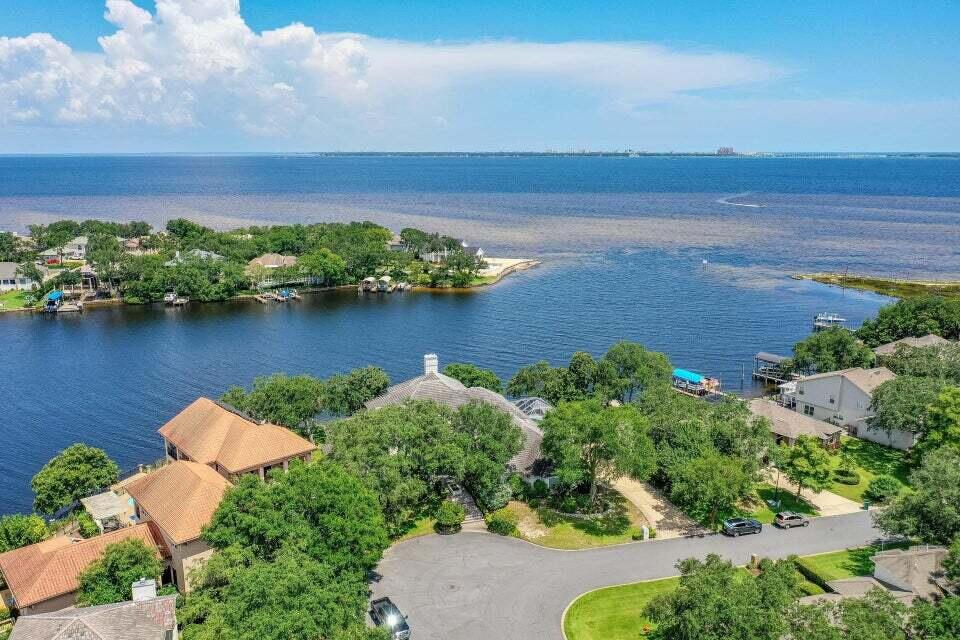 LAKE POINTE - Residential