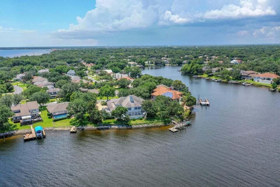 LAKE POINTE - Residential