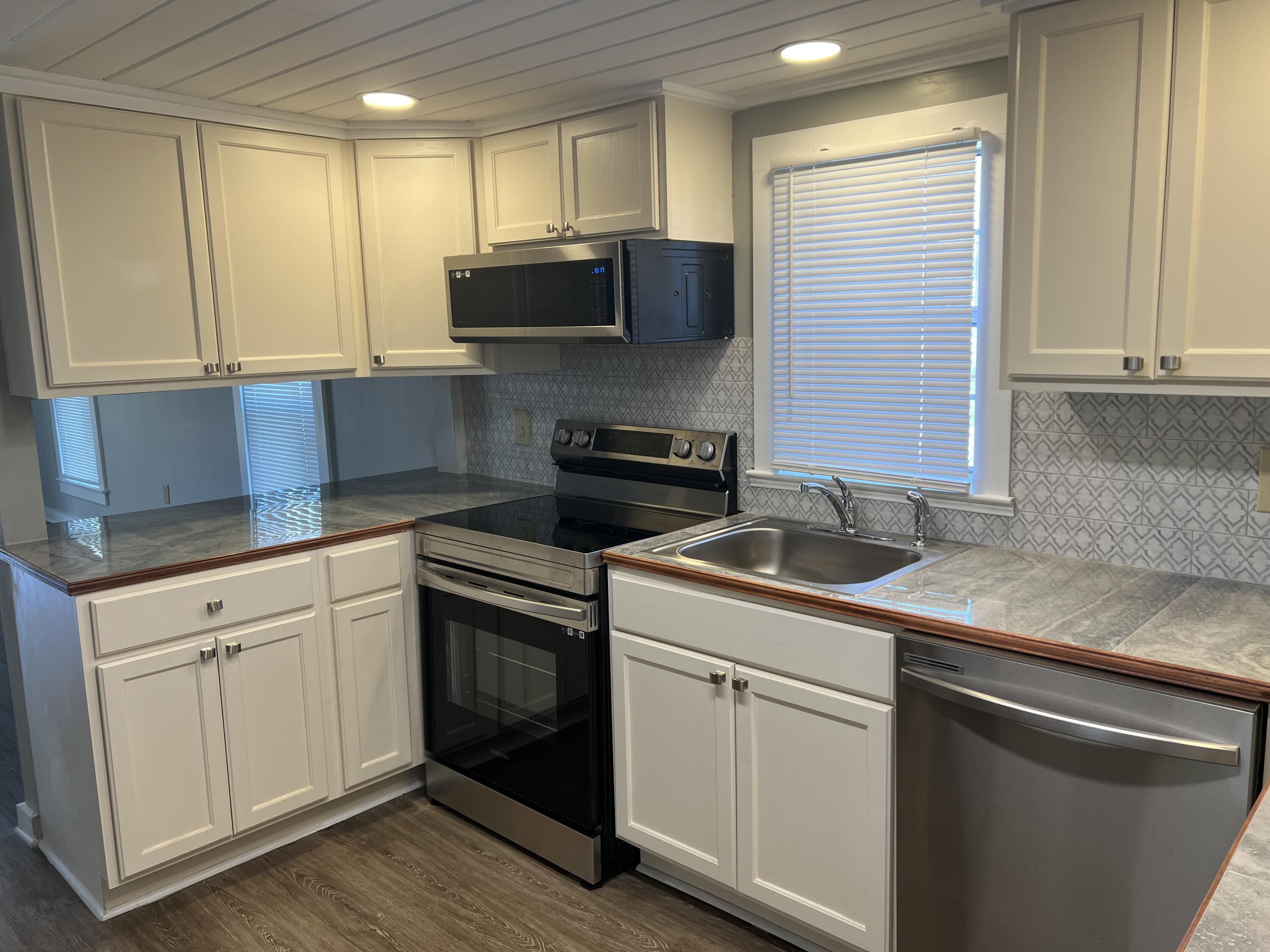 OAK PARK - Residential Lease