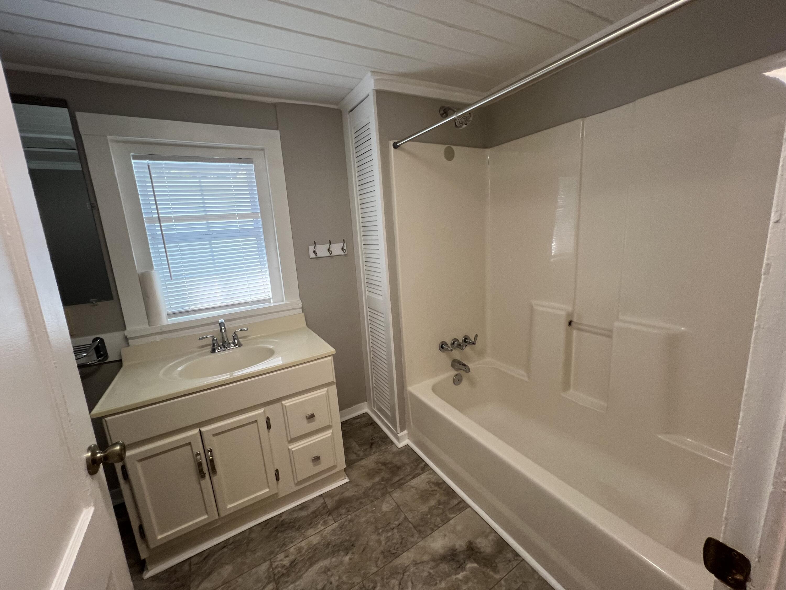 OAK PARK - Residential Lease