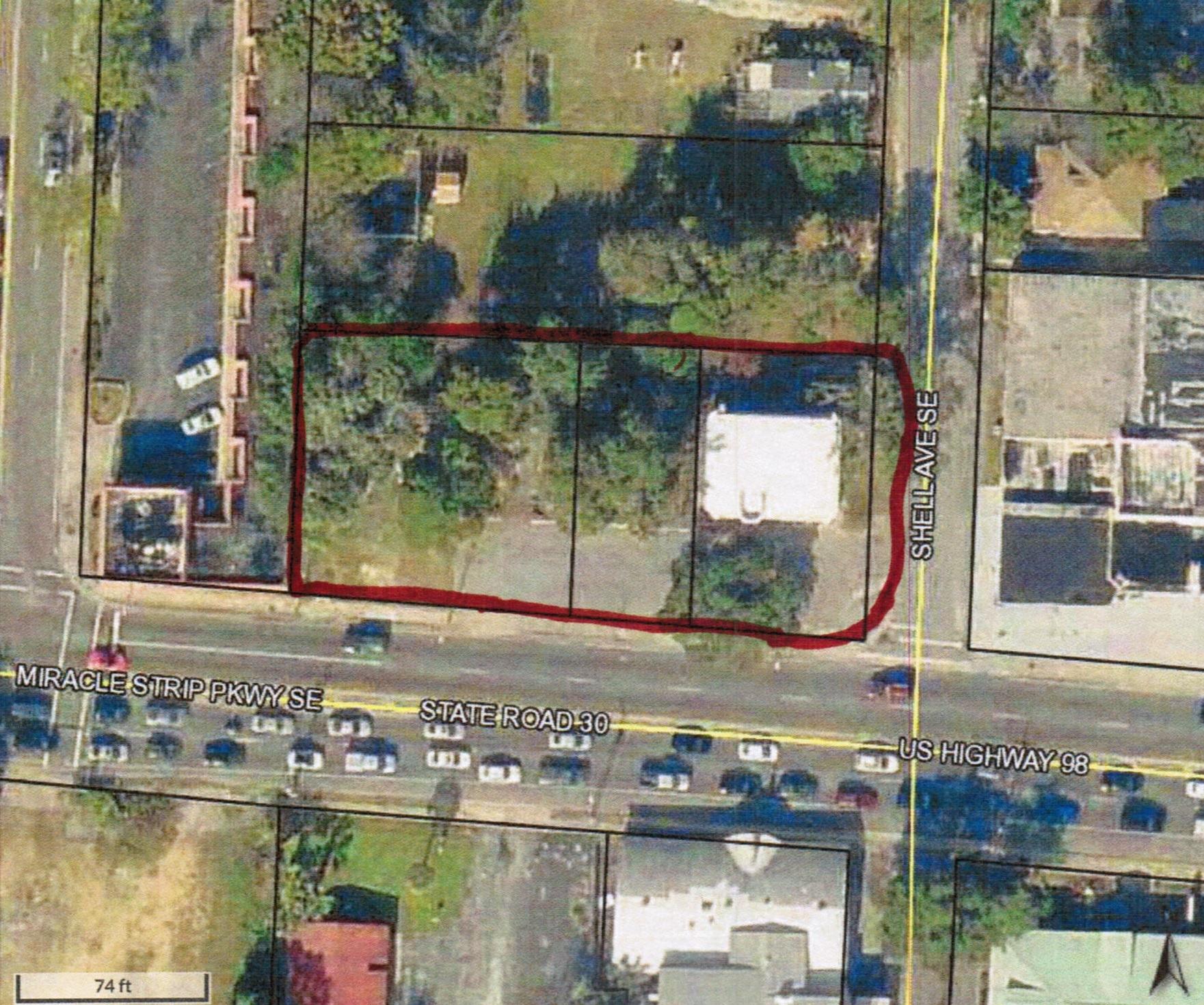 Main image without alt text