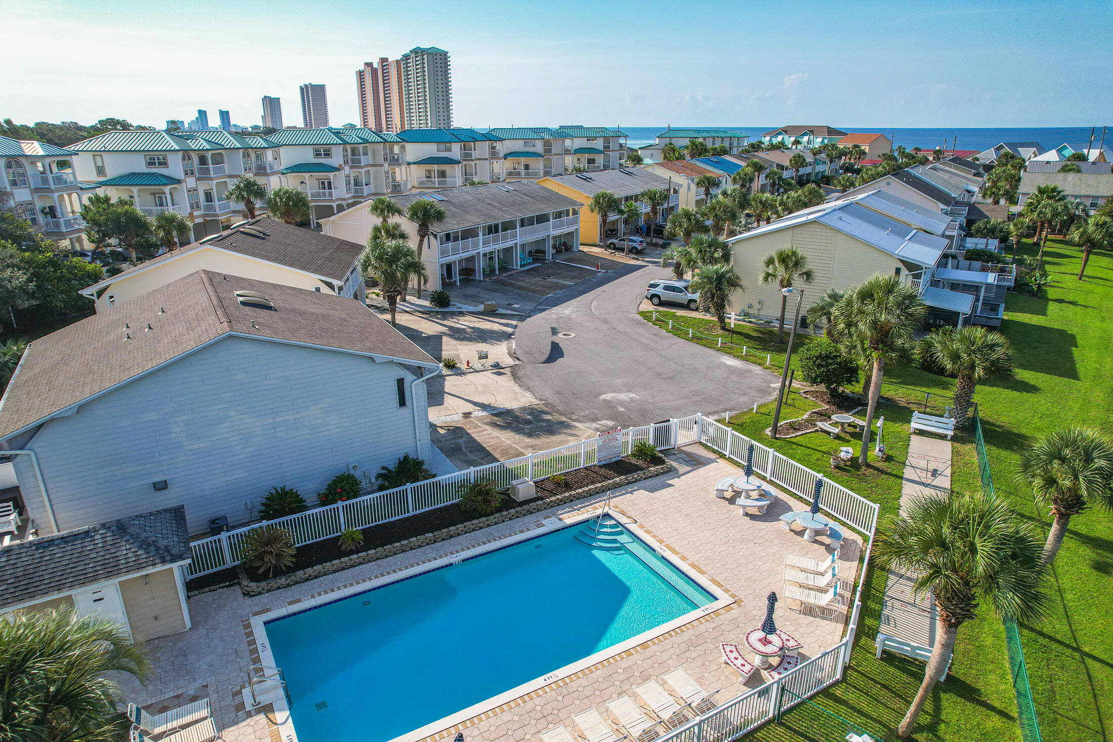 VILLA CHATEAUS - Residential