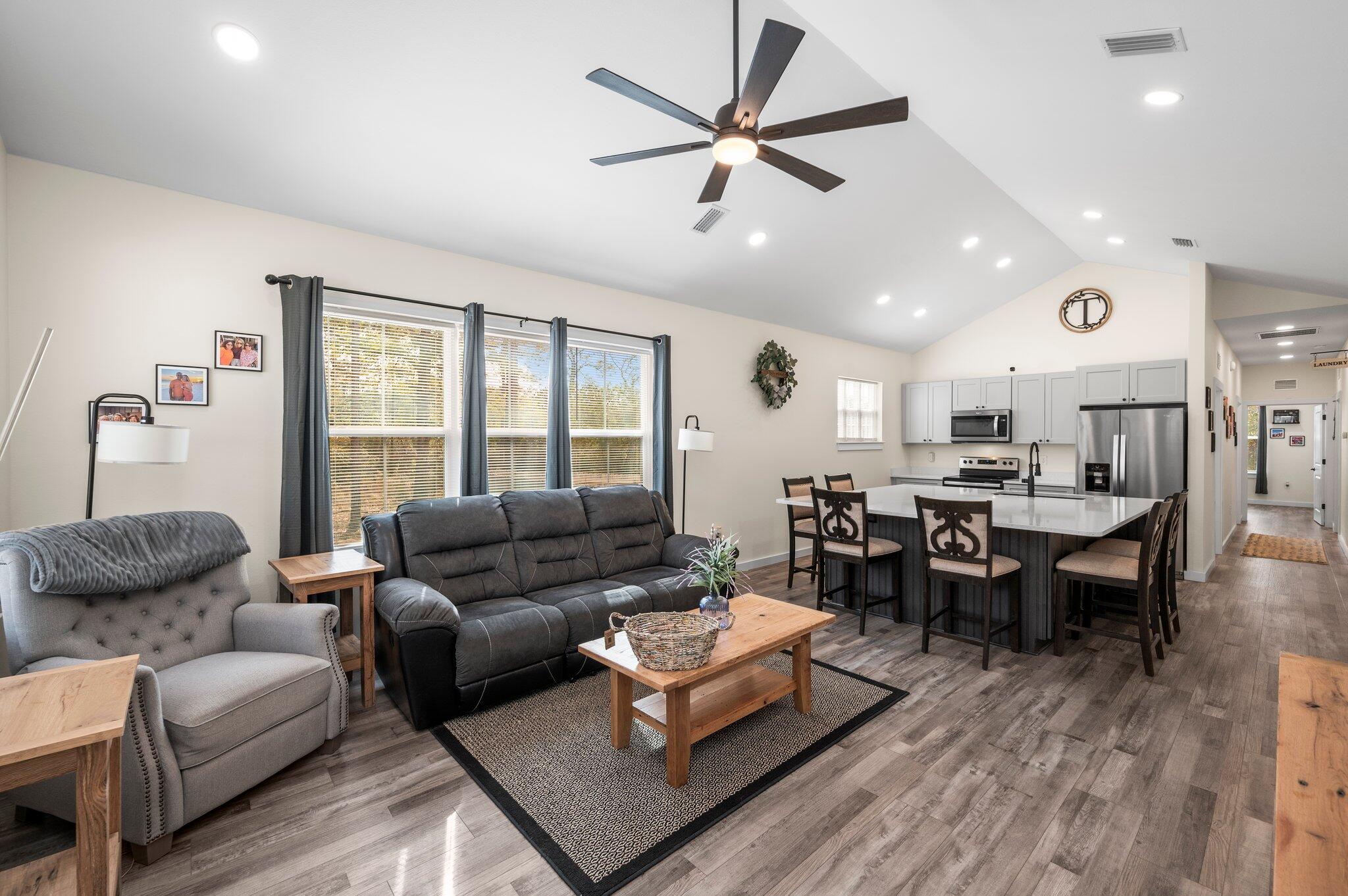 OAKWOOD LAKES ESTATES - Residential