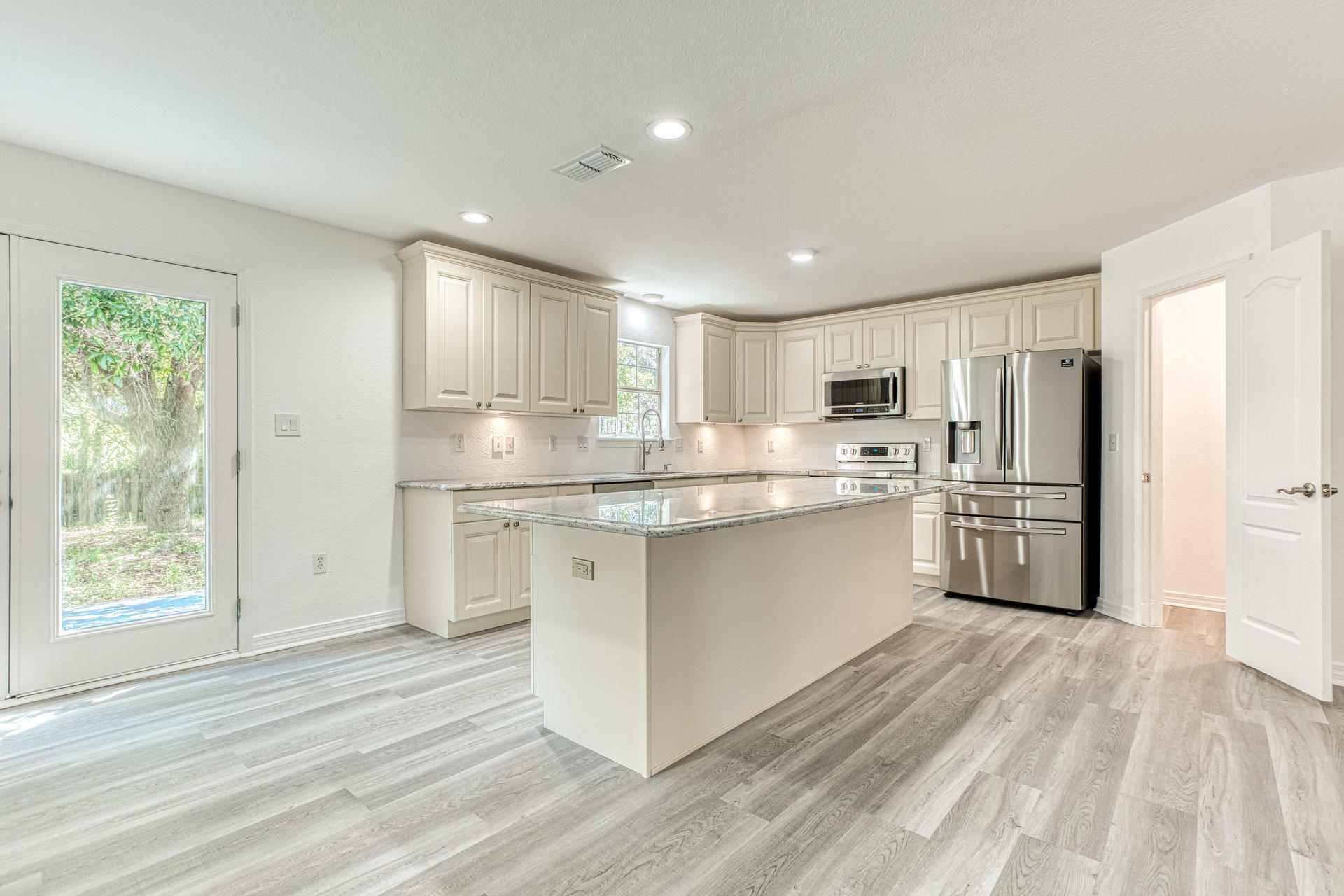Completely remodeled 4BR 3BA home located in the desirable neighborhood of Driftwood Estates. Brand new granite island and counter tops in kitchen with all new stainless steel appliances, Brand new waterproof vinyl wood flooring throughout 1st floor, Brand new carpet in all bedrooms and freshly painted throughout. New HVAC, garbage disposal, kitchen sink and all bathroom sinks. New stucco and repainted. Formal living/dining room with fireplace. Amenities include large pool, tennis courts, basketball courts and large palyground area for the kids.