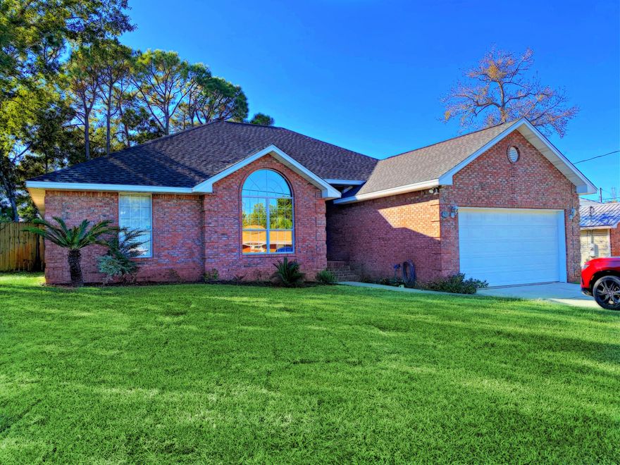 NEW ROOF,newer Hot-water heater, HVAC, updated flooring (carpet & hardwood) paint, minutes from all military facilities. Real oak floors, 10 ft ceilings, crown molding, gas fireplace surrounded by a built-in entertainment center. Open concept split bedroom floor plan has been completely repainted. New carpet in bedrooms; a bedroom with cathedral ceiling. Kitchen - breakfast bar, large island, refinished wood cabinets & pantry. Master bedroom - trayed ceiling, new carpet, master bathroom - double vanity, whirlpool tub, separate shower + walk in his & her closets! Relax on your covered back porch CHECK out Uptown Station, Public Boat Ramp, Playground, trails, Ferry Park, Public water access, & so much more! Join FWB Yacht Club-learn sailing