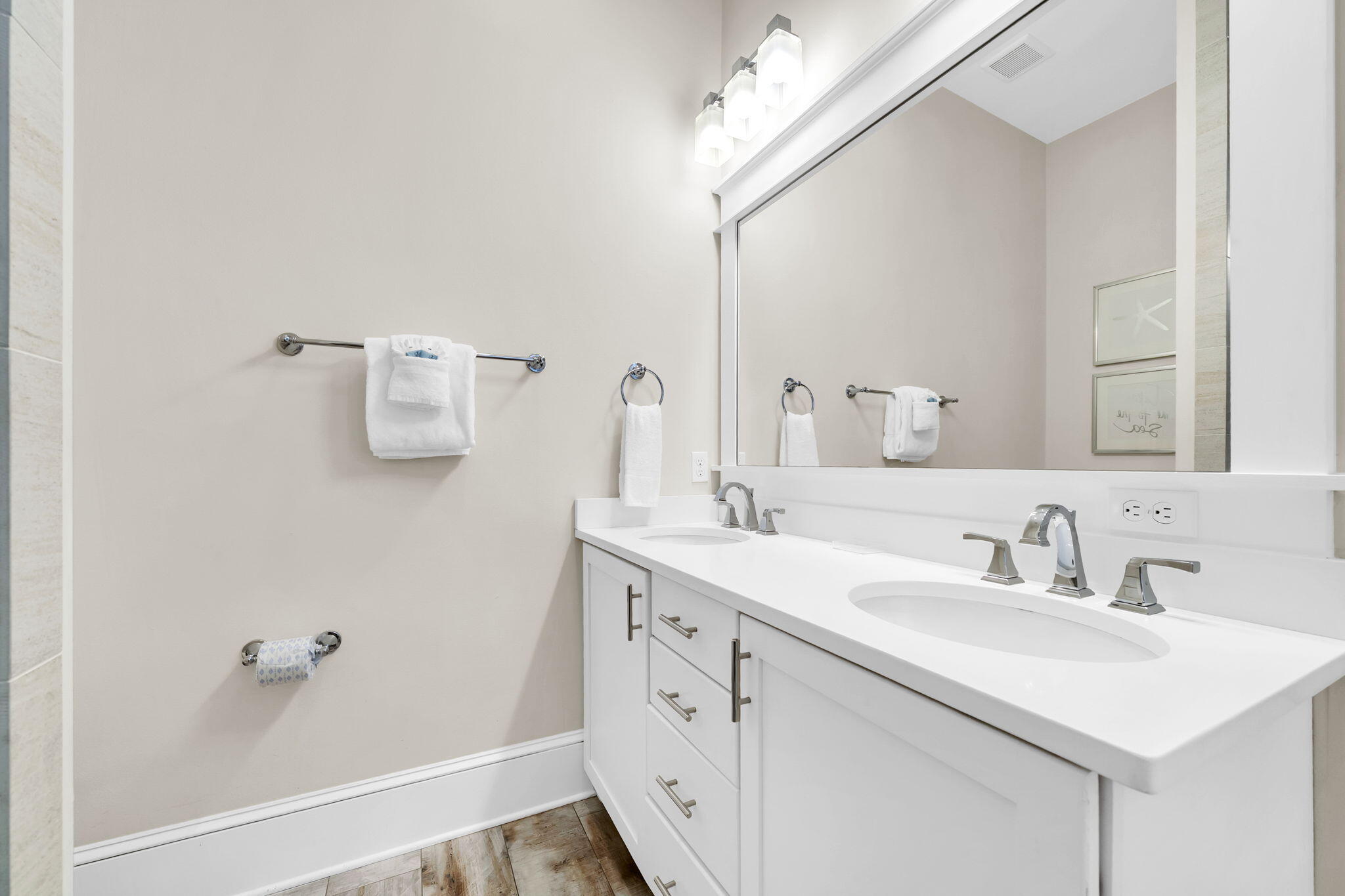 COTTAGES AT EASTERN LAKE - Residential